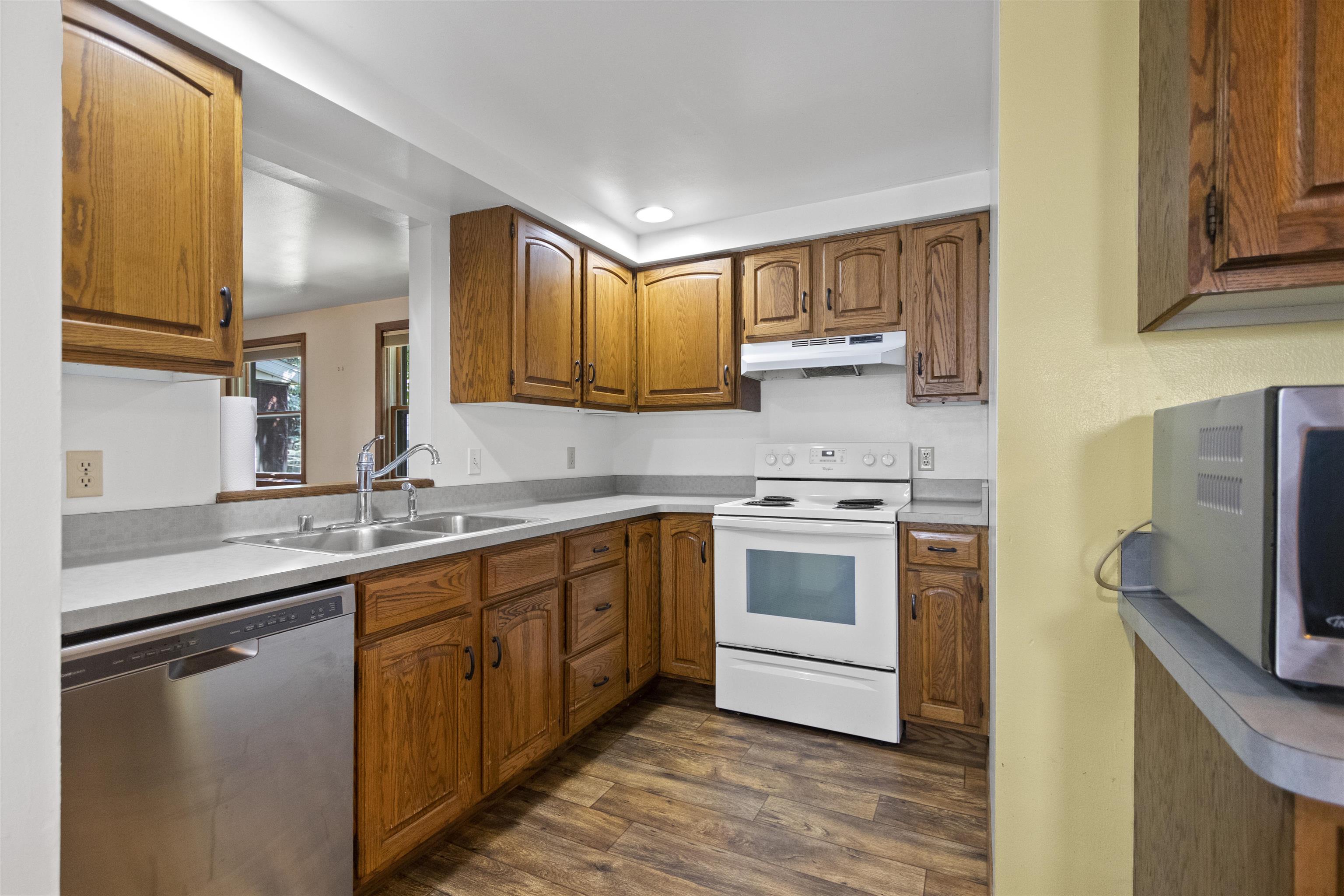 960 Higgins Avenue Property Photo 14