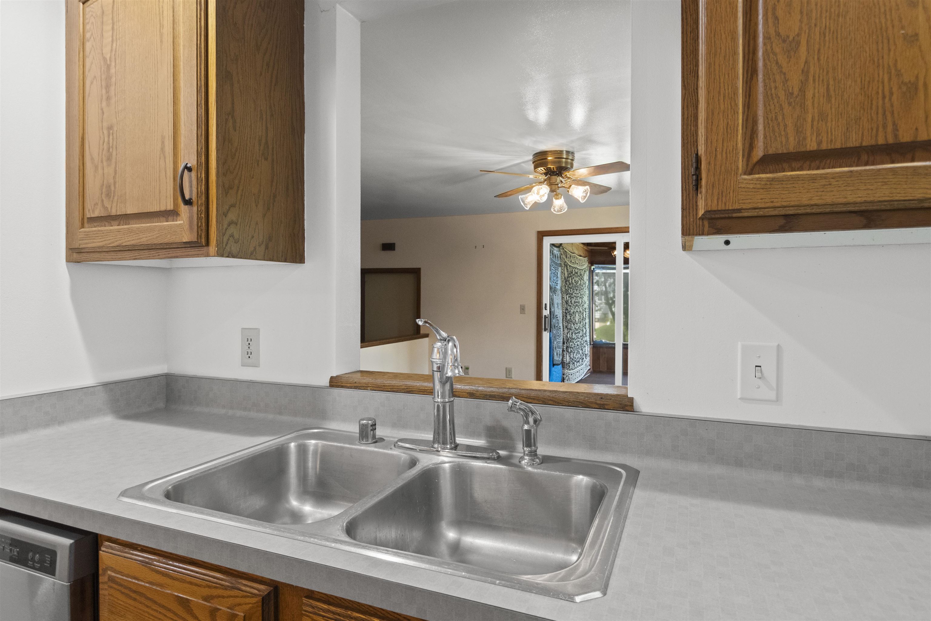 960 Higgins Avenue Property Photo 15