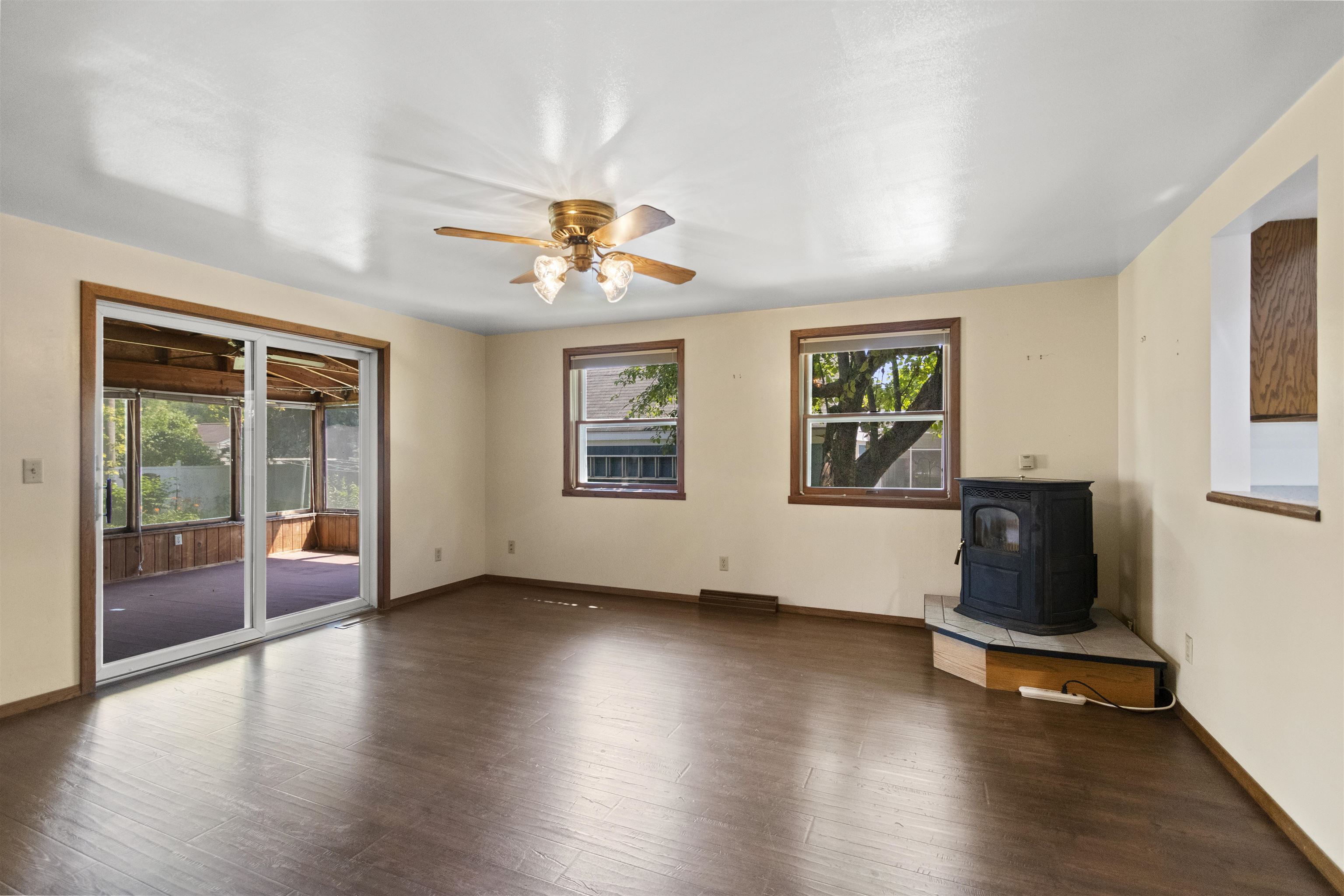 960 Higgins Avenue Property Photo 18
