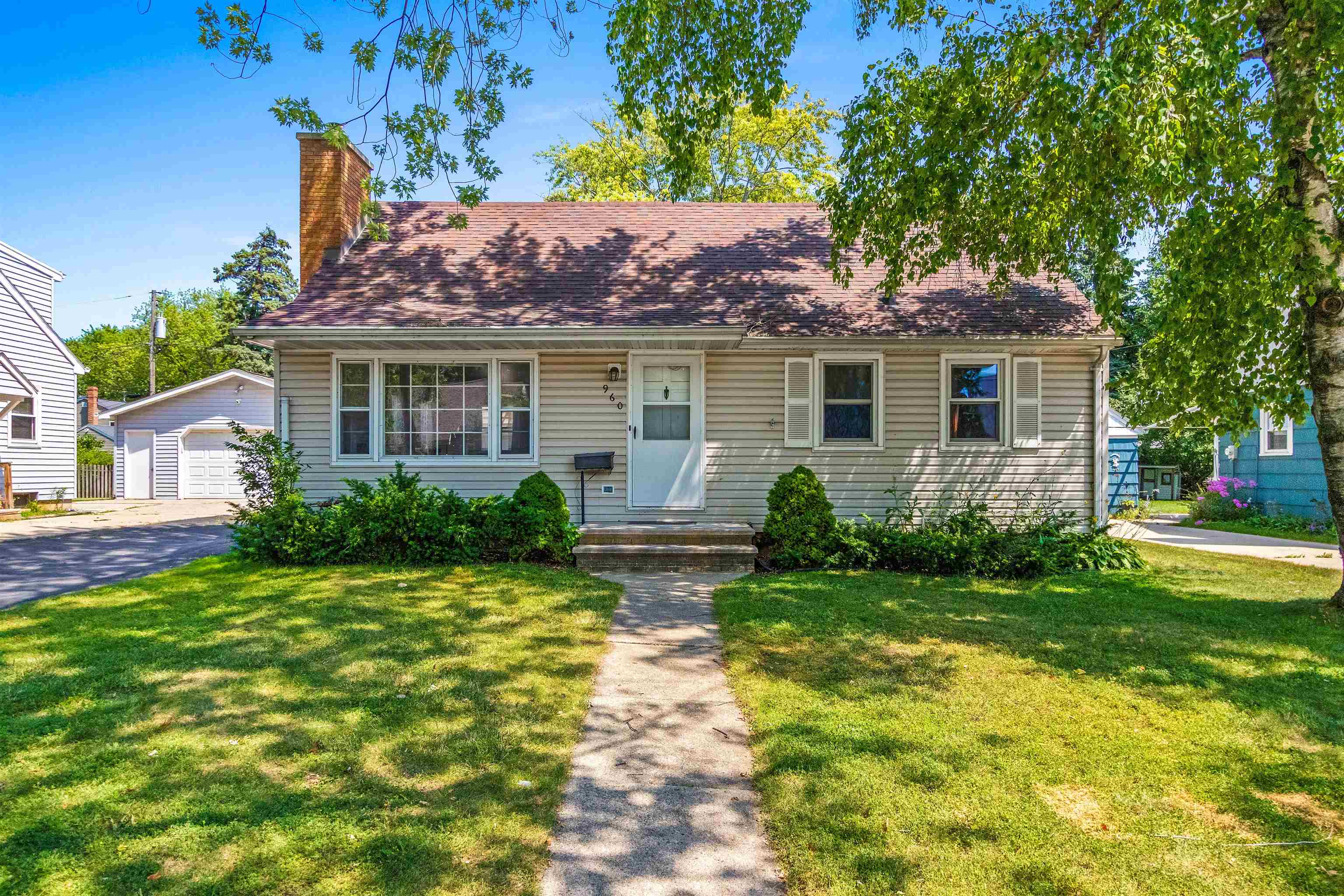 960 Higgins Avenue Property Photo 44