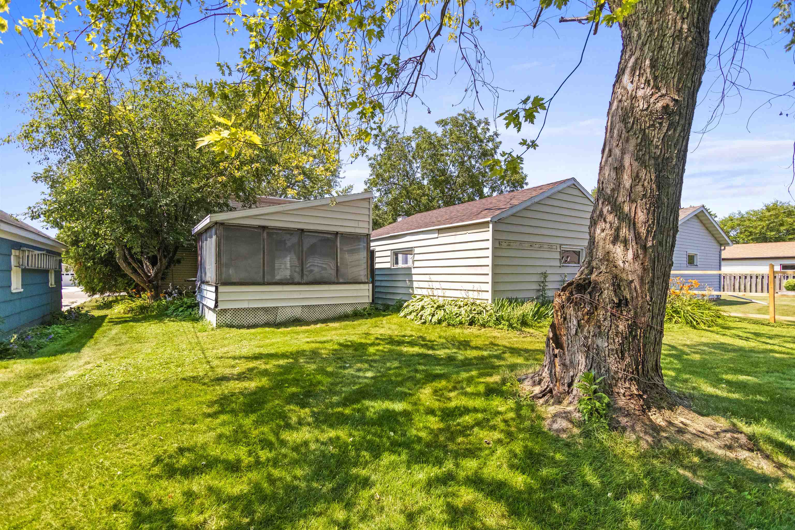 960 Higgins Avenue Property Photo 49