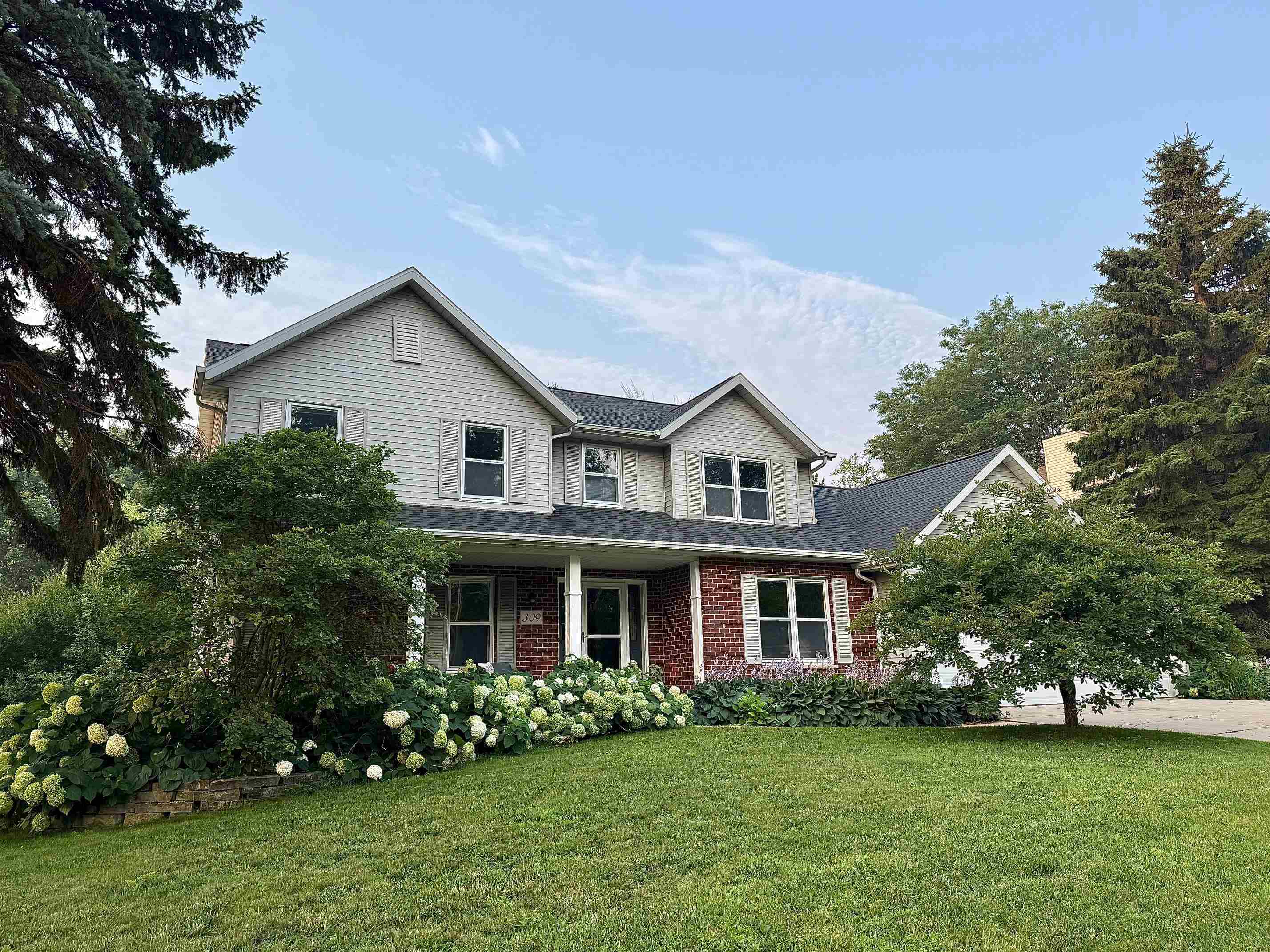 309 E Evergreen Drive Property Photo 1