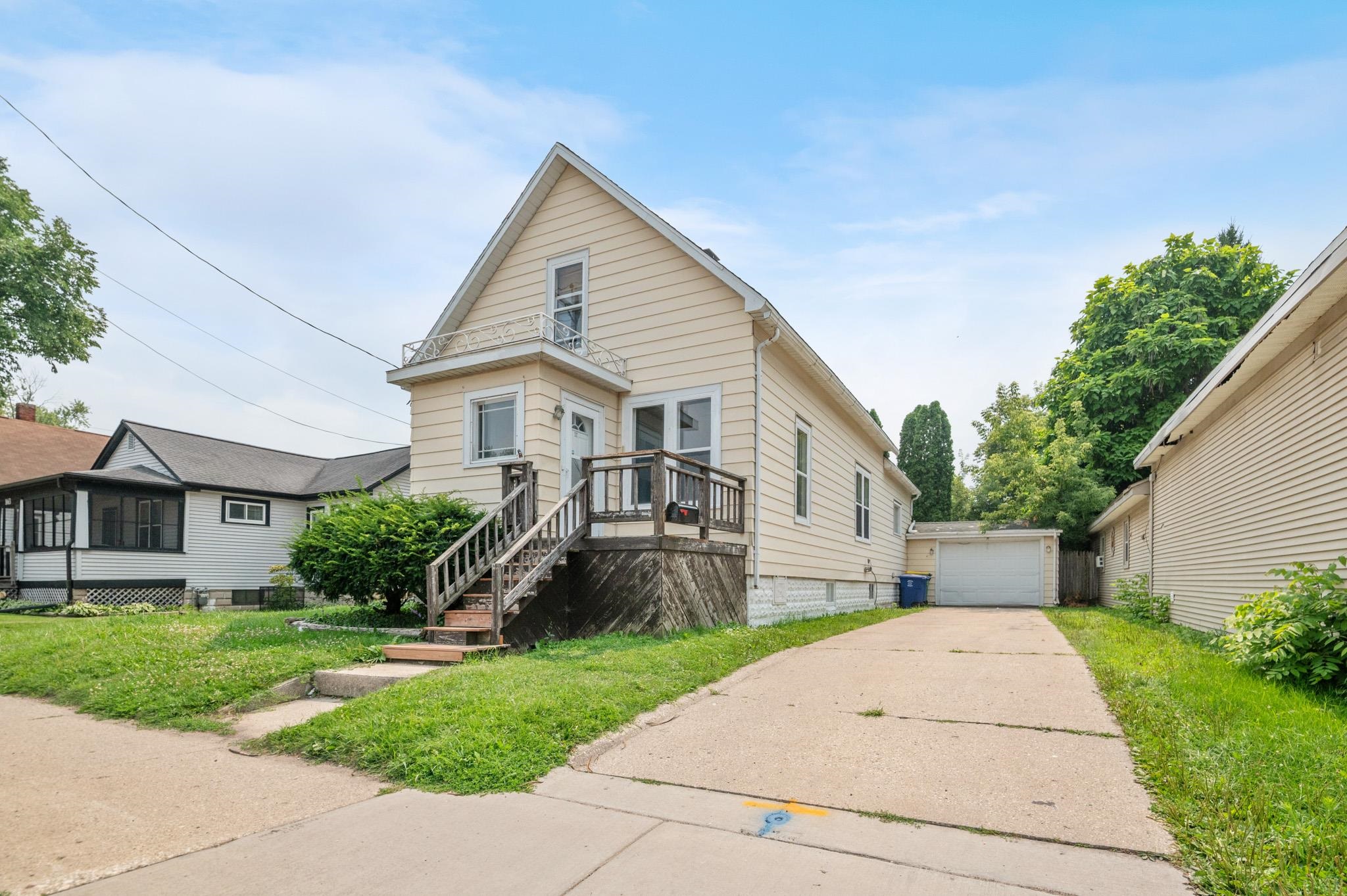 867 Shawano Avenue Property Photo 1