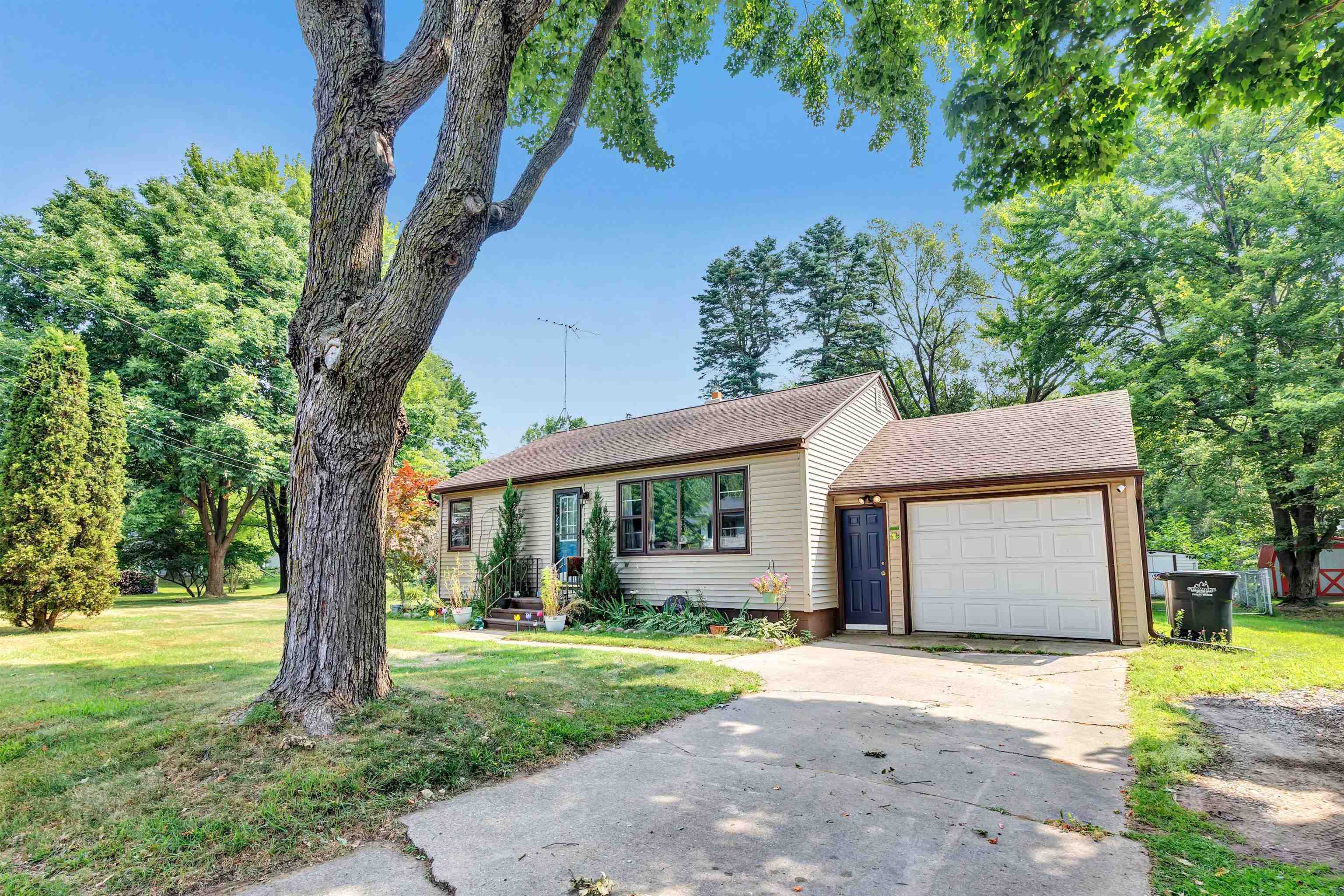 1320 S Lutz Street Property Photo 1