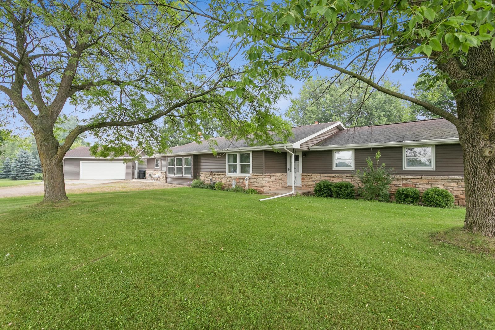 528 Round Lake Road Property Photo 1