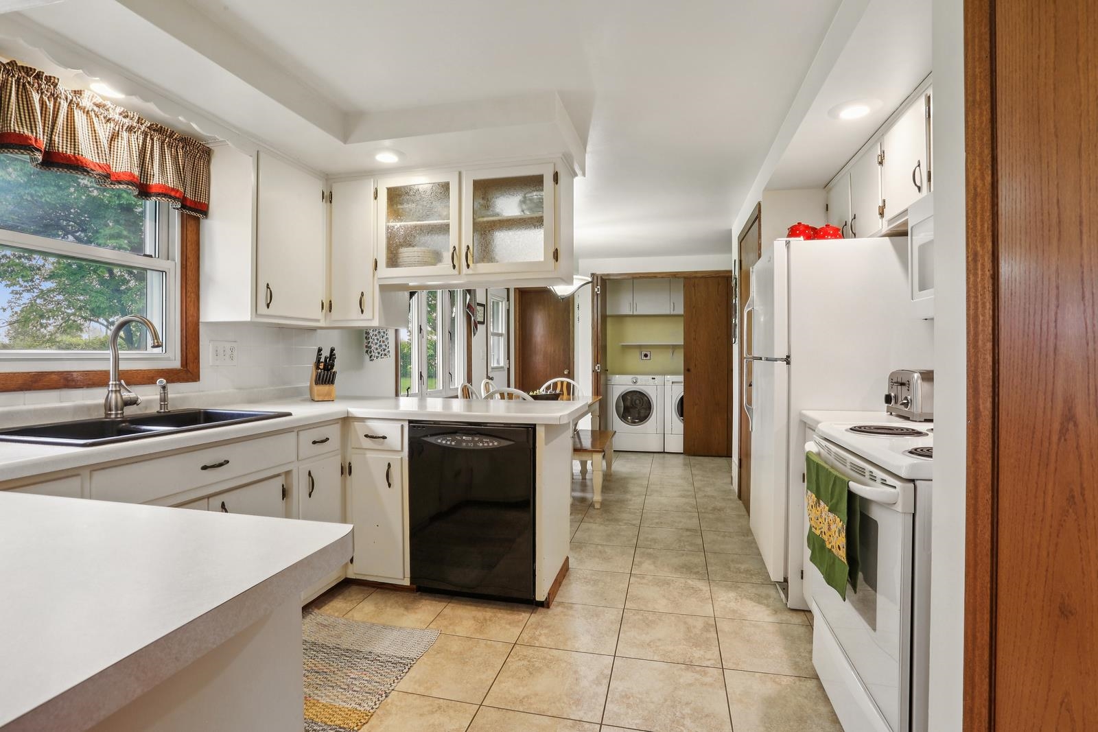 528 Round Lake Road Property Photo 9