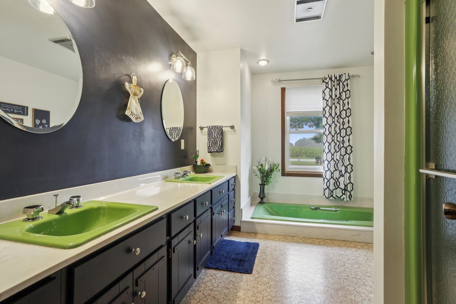 528 Round Lake Road Property Photo 14