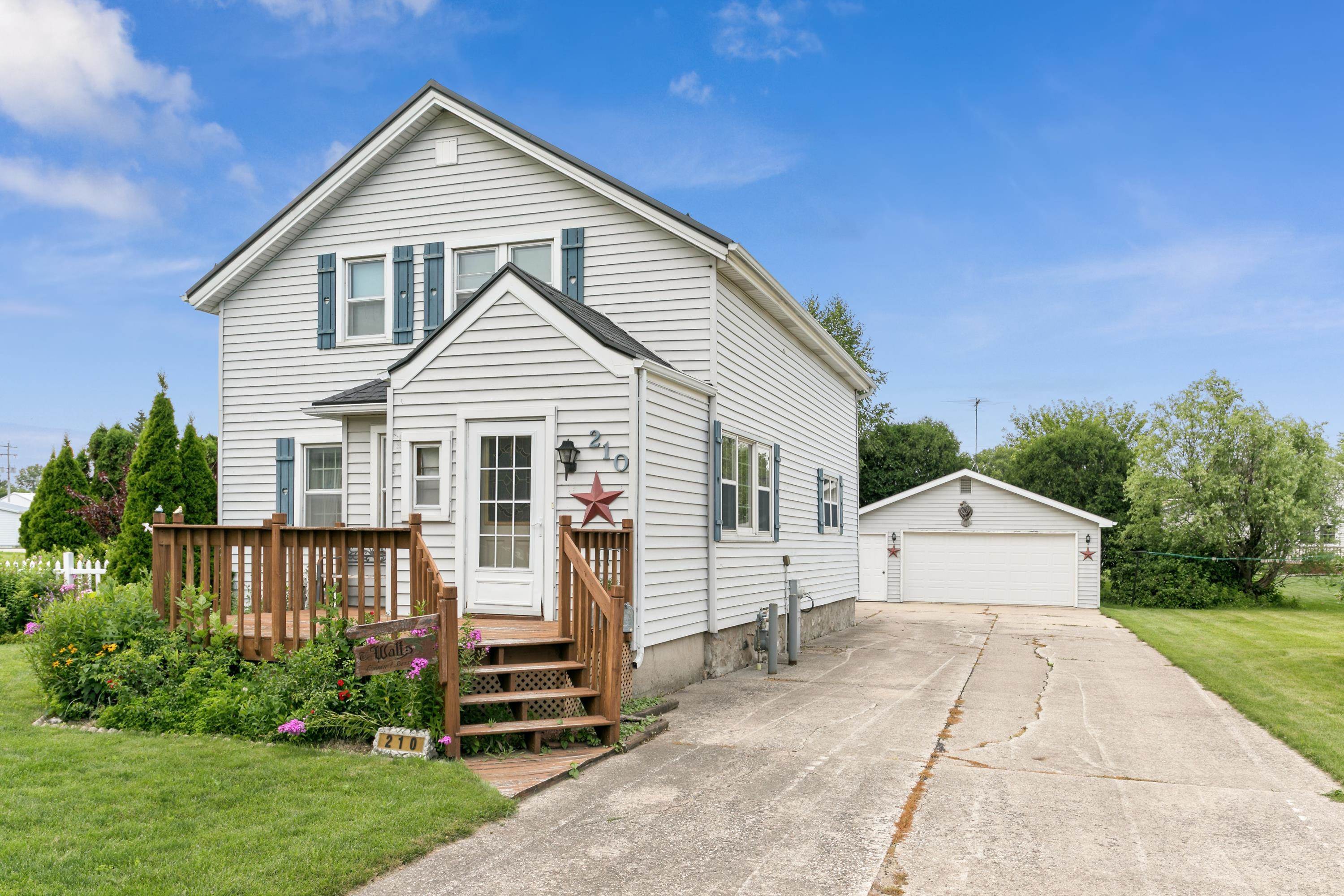 210 Manitowoc Street Property Photo 1