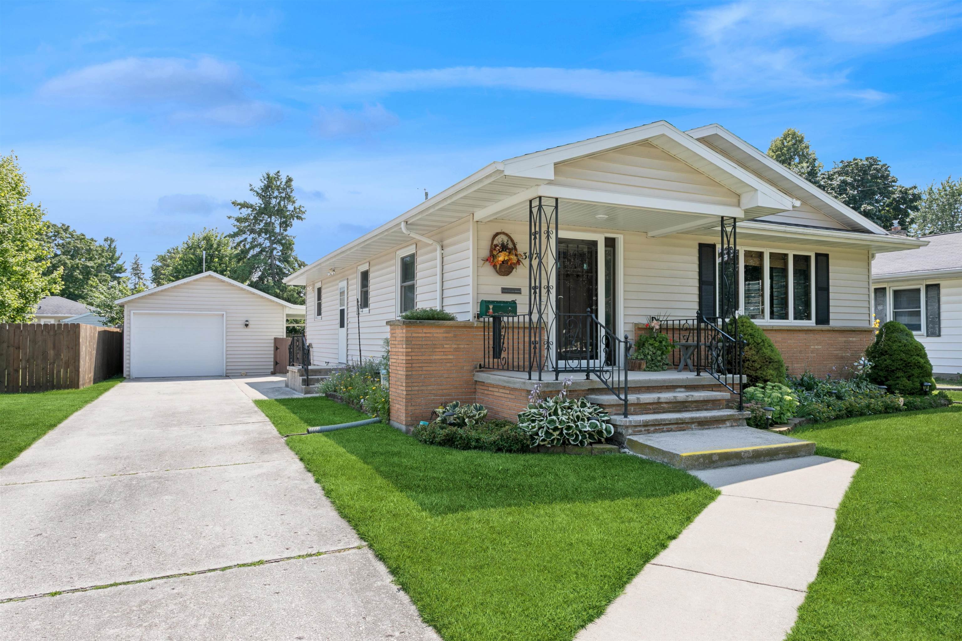 307 Saratoga Street Property Photo 1