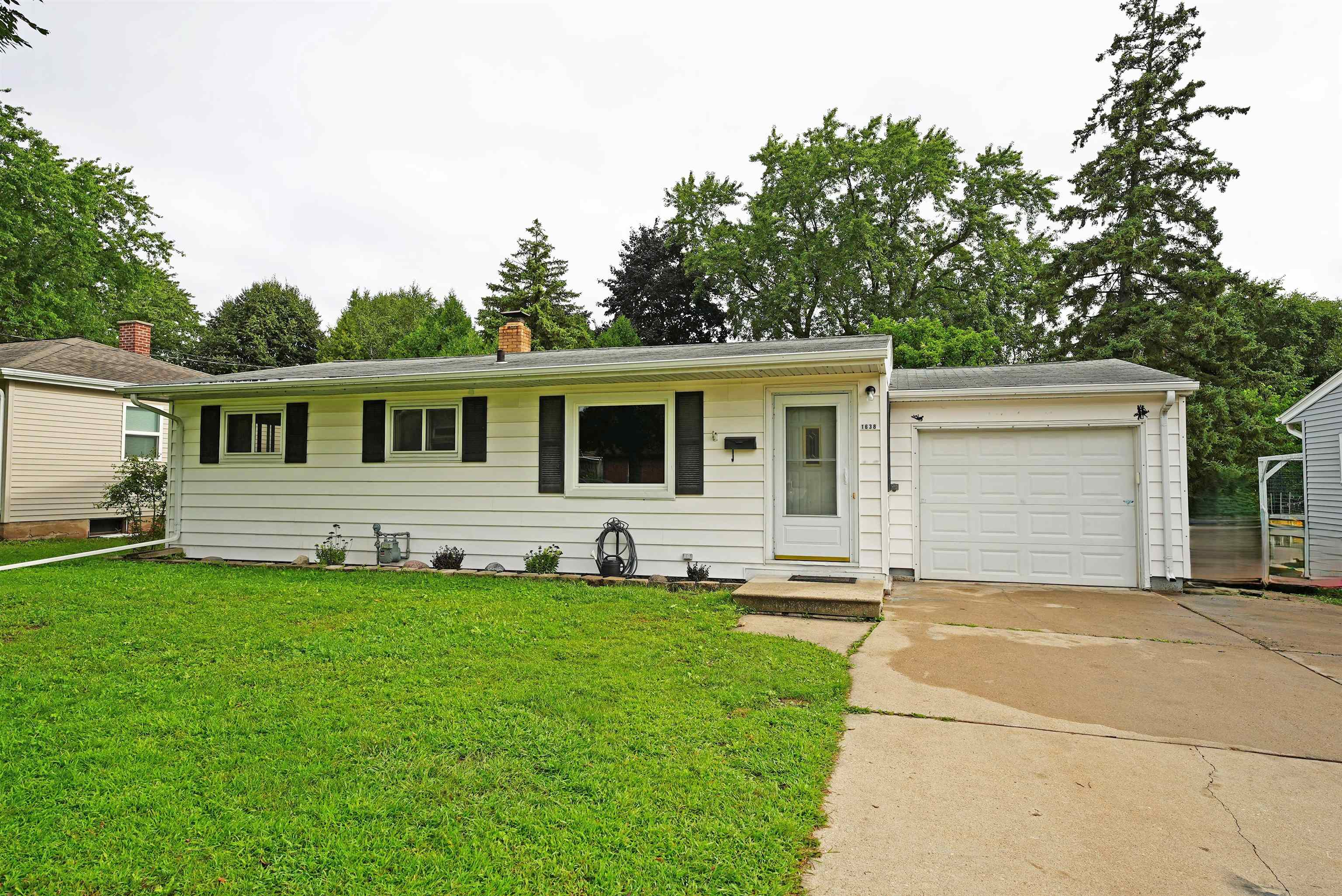 1638 Langlade Avenue Property Photo 1