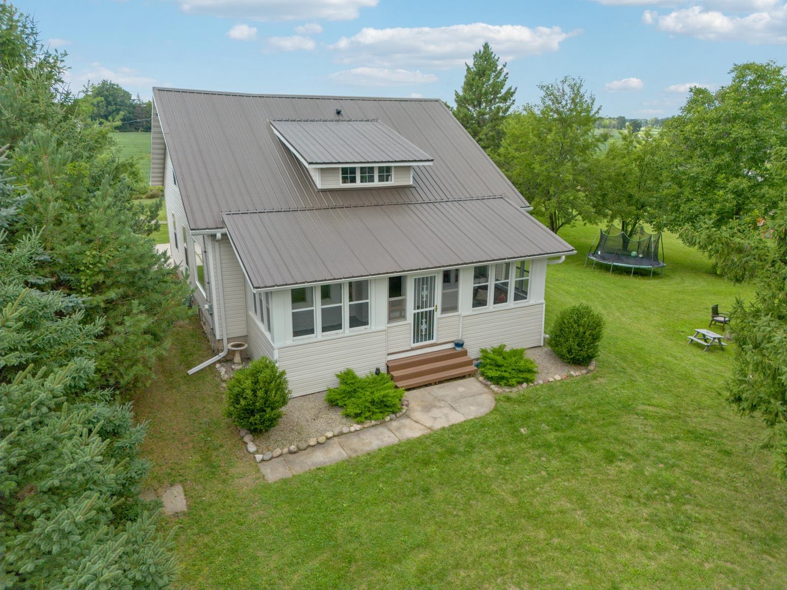 516 W Breed Street Property Photo 1