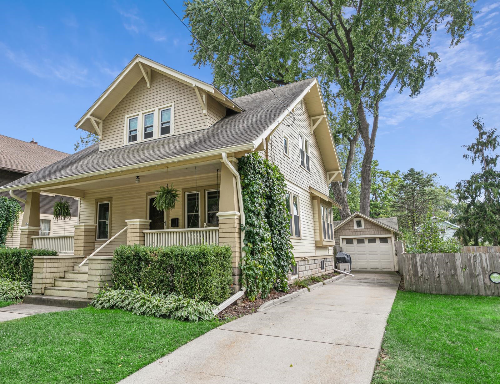 1225 W Lawrence Street Property Photo 1