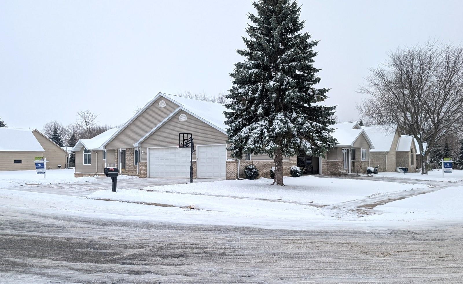 100 Bentwood Drive Property Photo 1