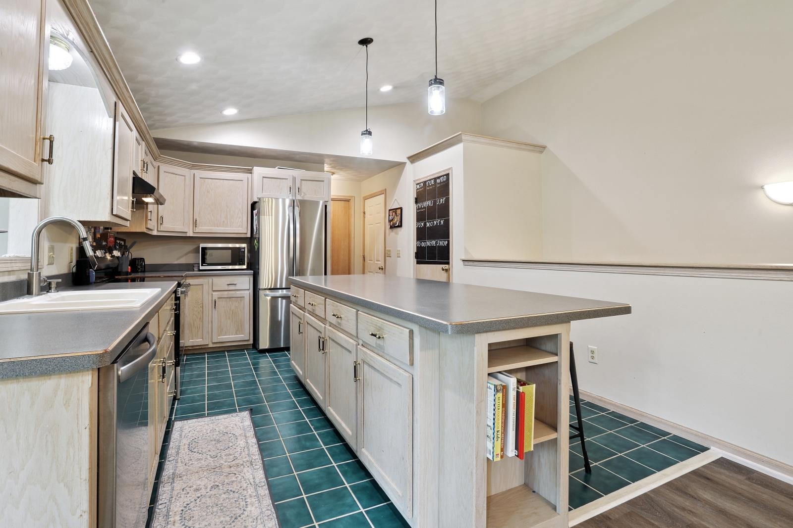 100 Bentwood Drive Property Photo 5