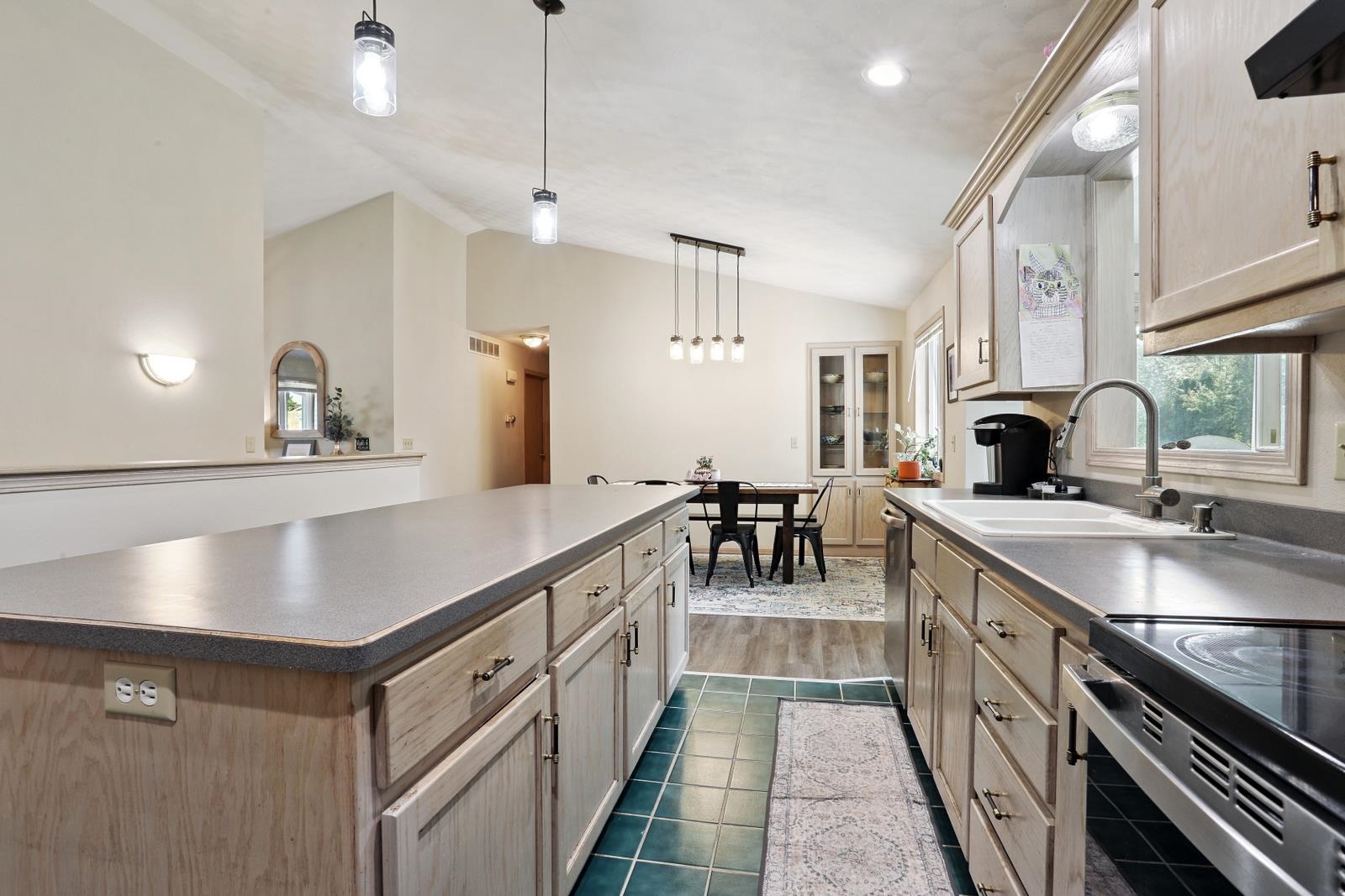 100 Bentwood Drive Property Photo 6