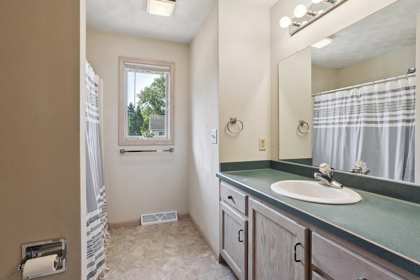 100 Bentwood Drive Property Photo 10