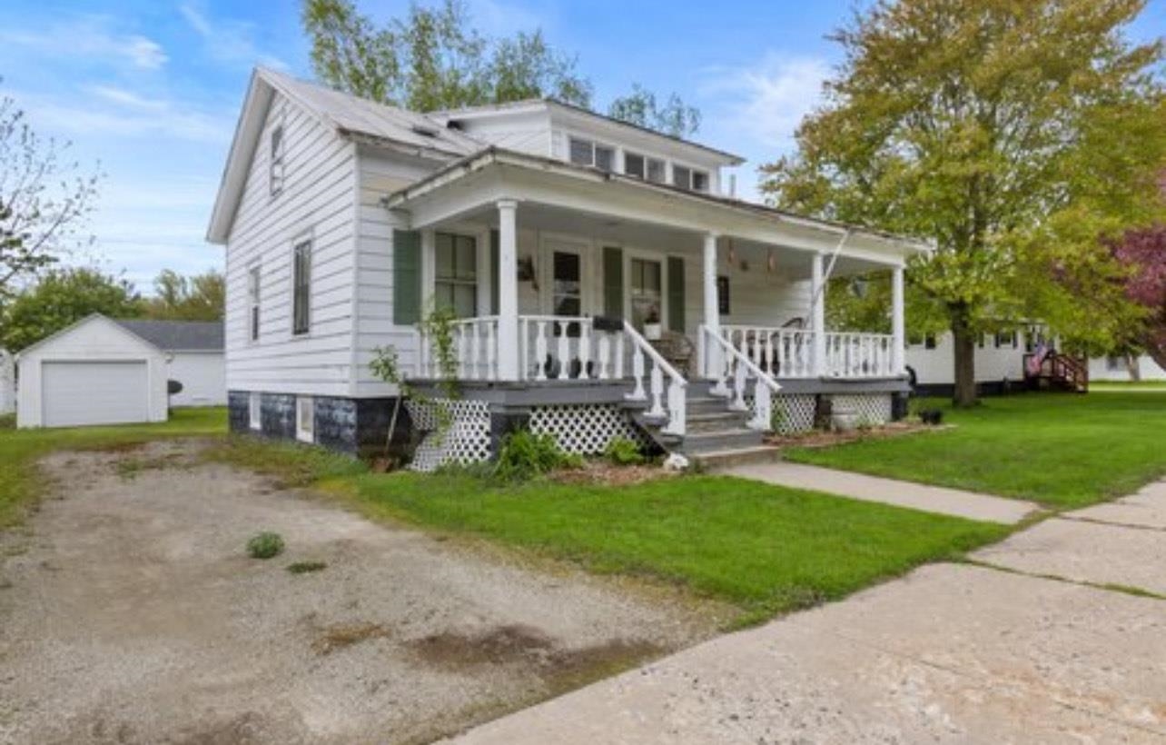 208 1st Street Property Photo 1