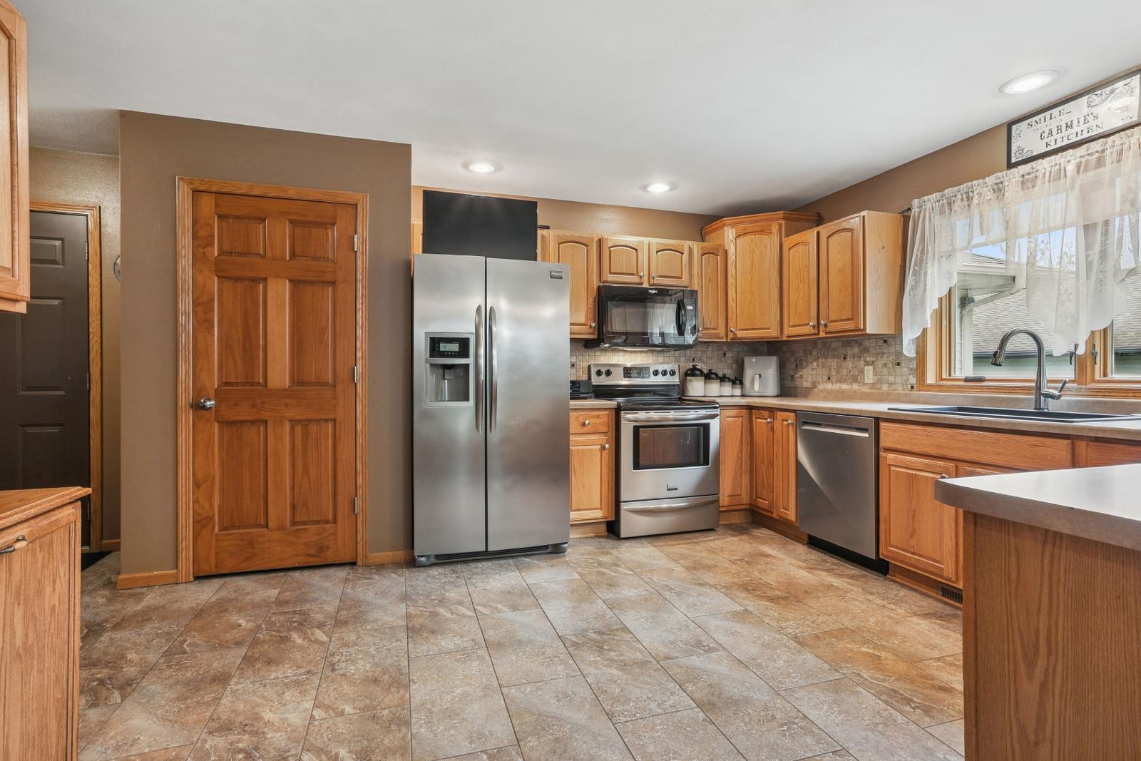 W189 Allen Dale Lane Property Photo 6