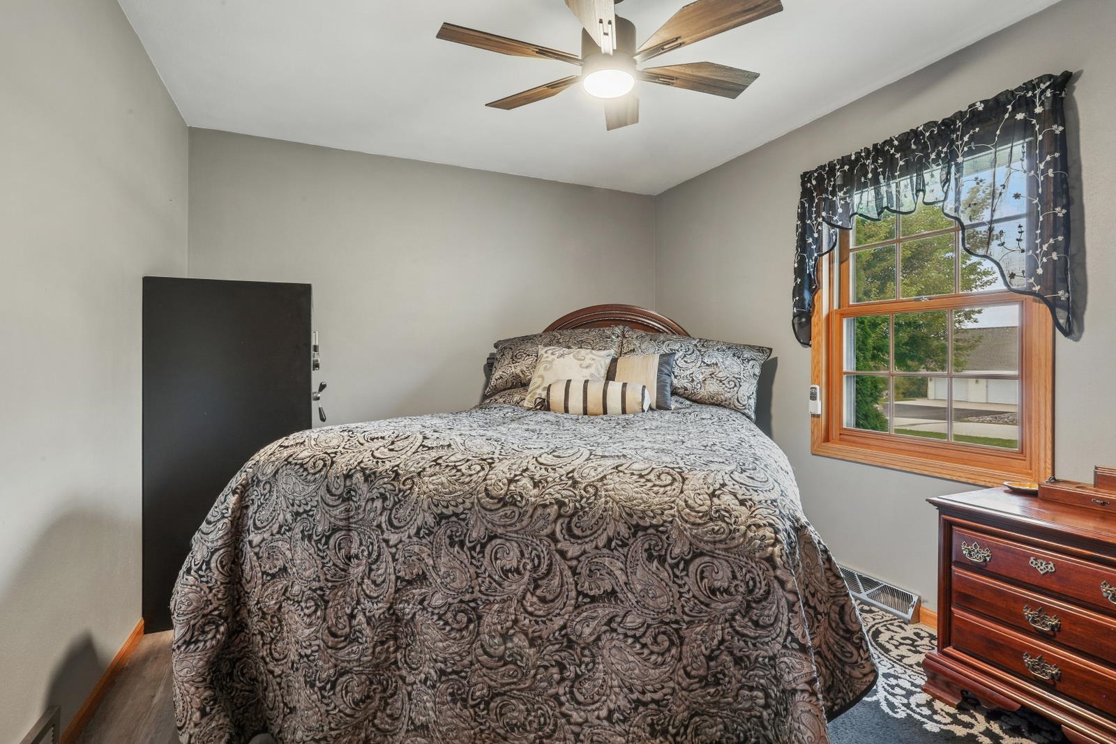 W189 Allen Dale Lane Property Photo 11