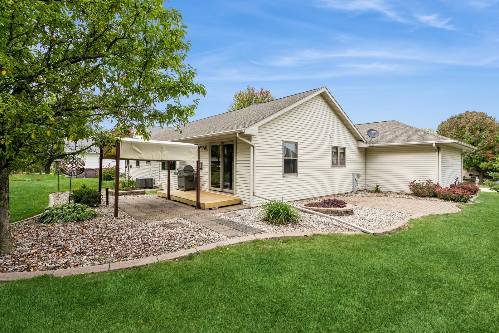 W189 Allen Dale Lane Property Photo 26