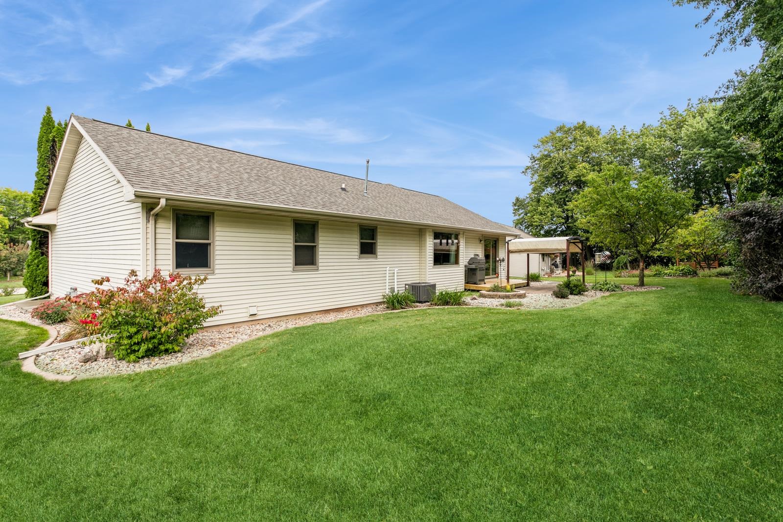 W189 Allen Dale Lane Property Photo 27