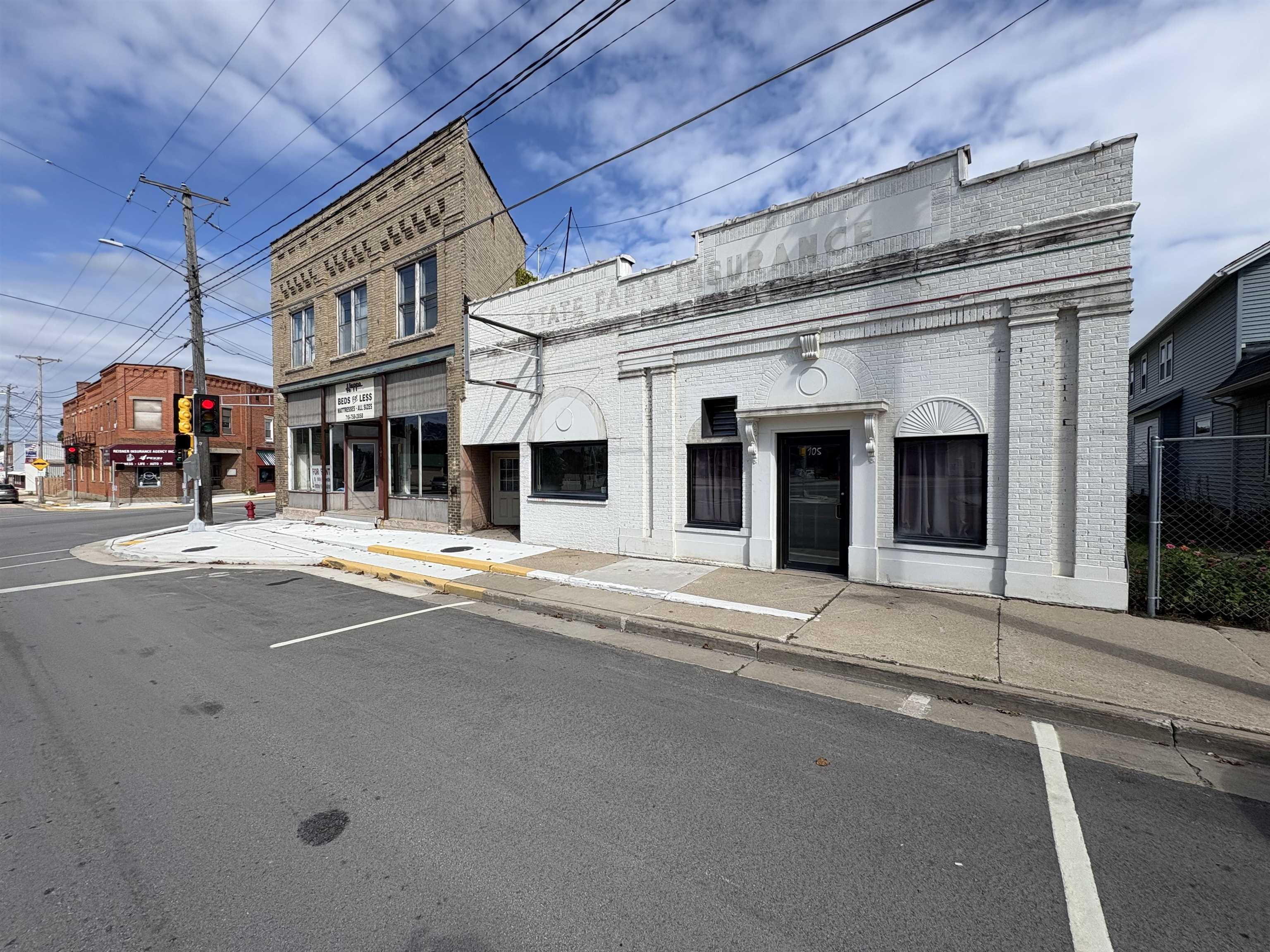 103 E Green Bay Street Property Photo 1