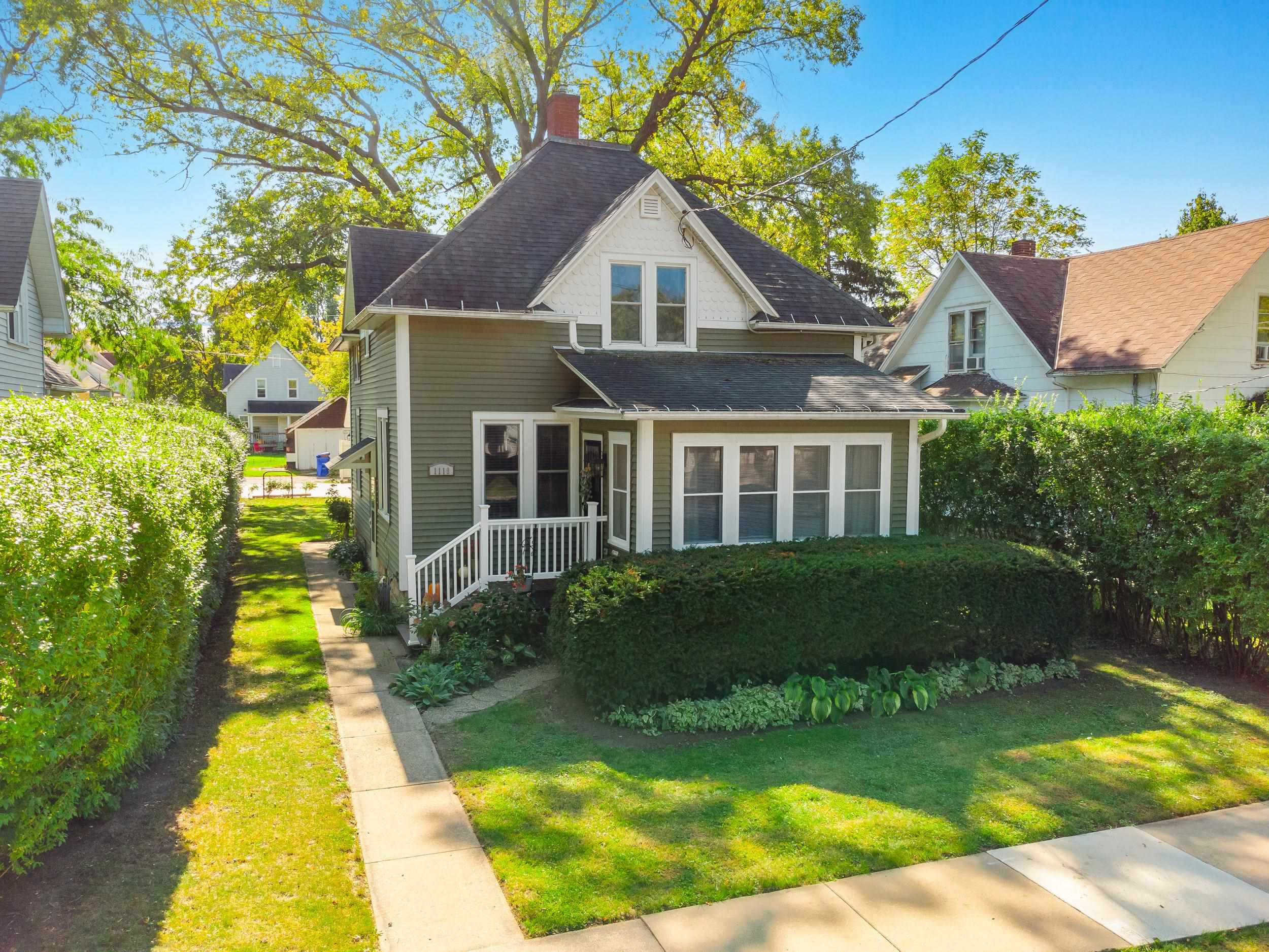 1119 W LAWRENCE Street Property Photo 1