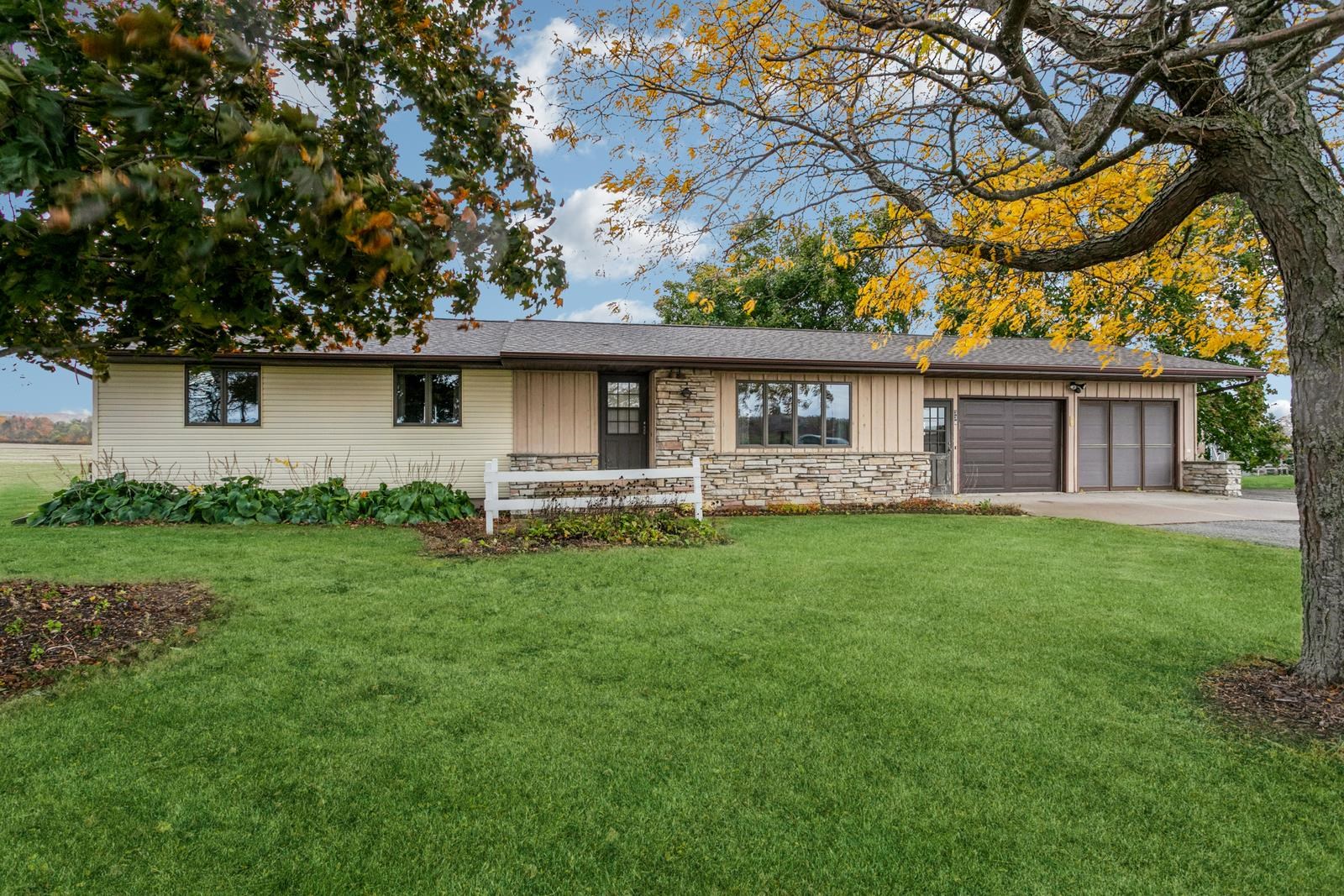 331 E Lake Street Property Photo 1