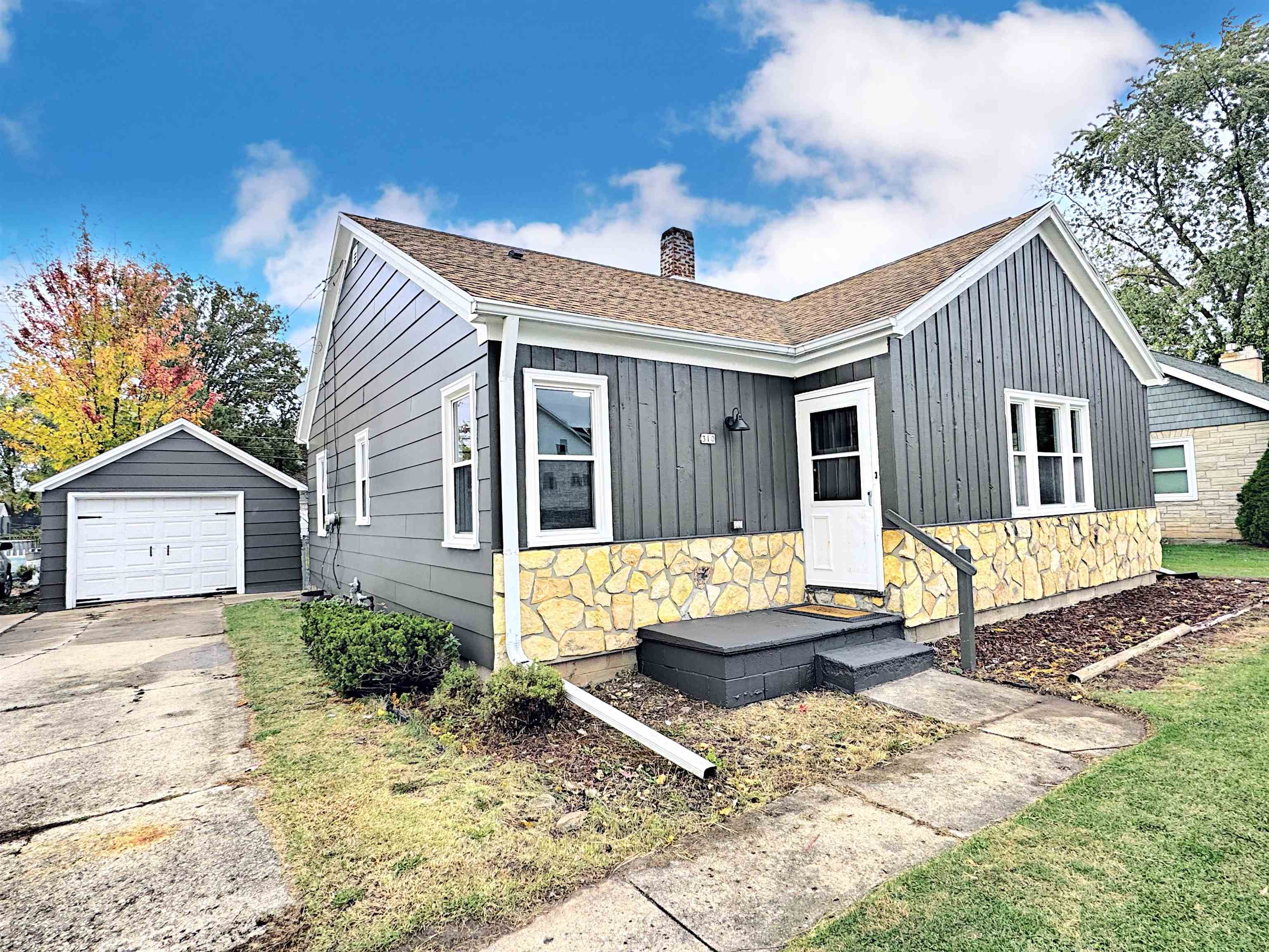 310 W RYAN Street Property Photo 1