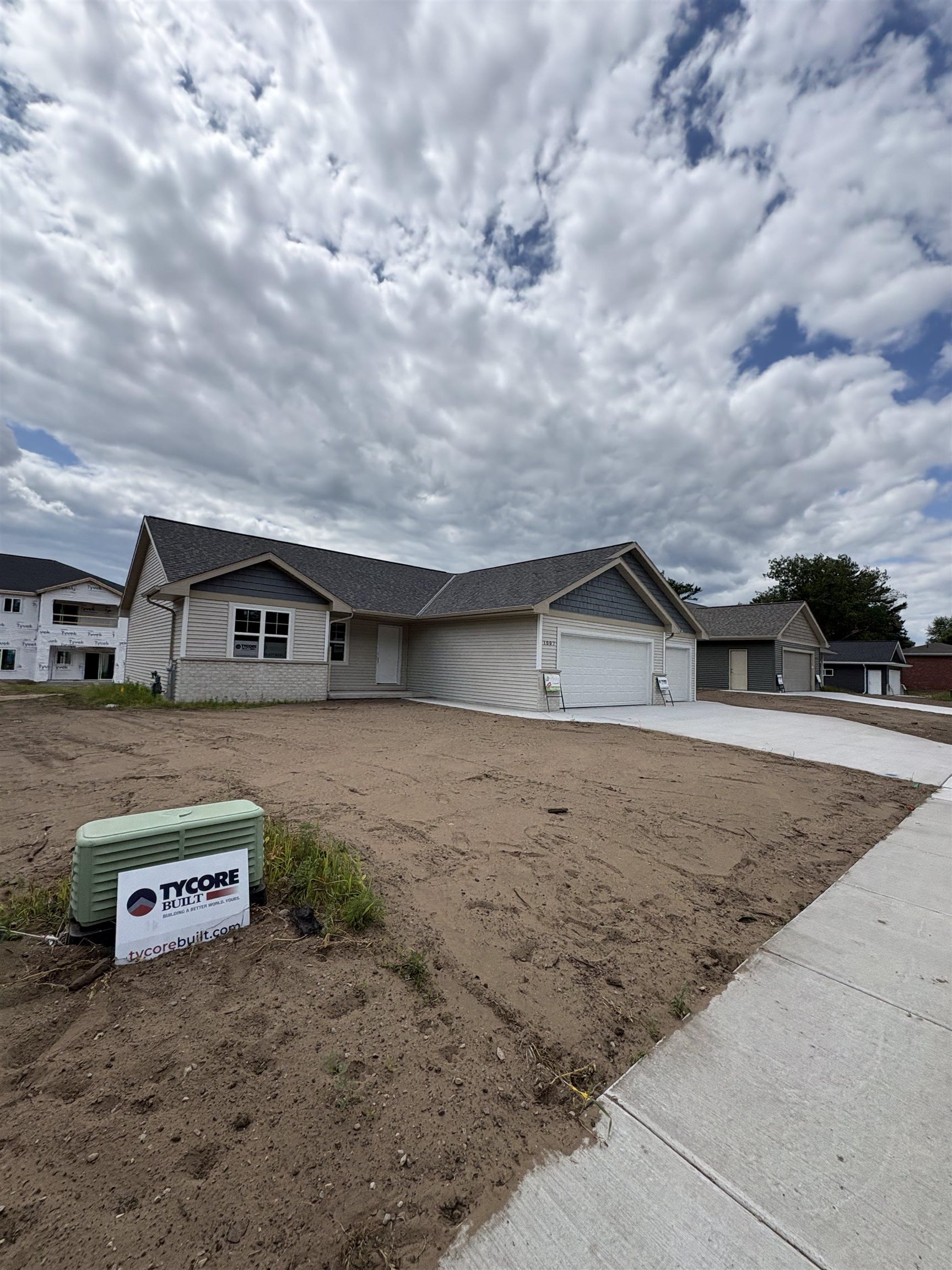 1007 Constellation Way Property Photo 1