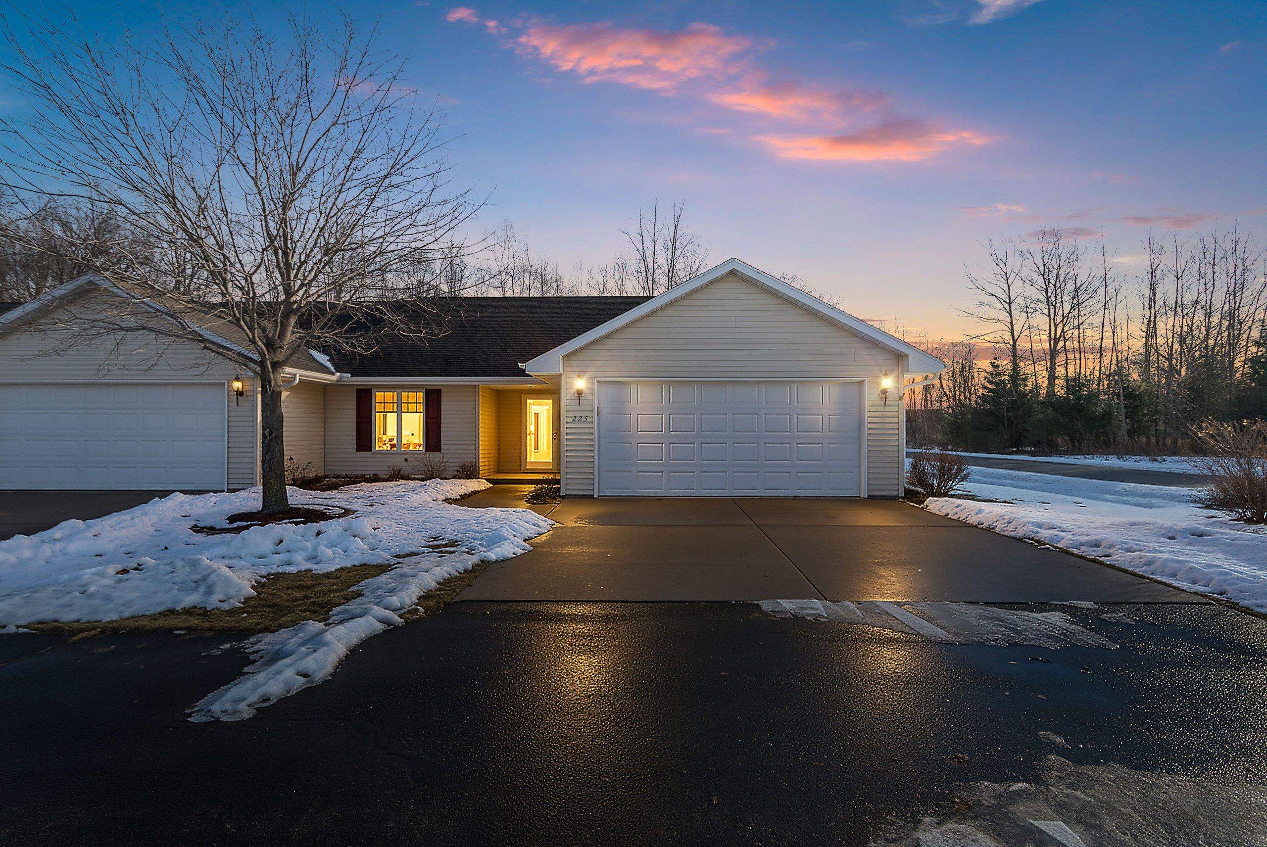 225 Channel Trace Property Photo 1