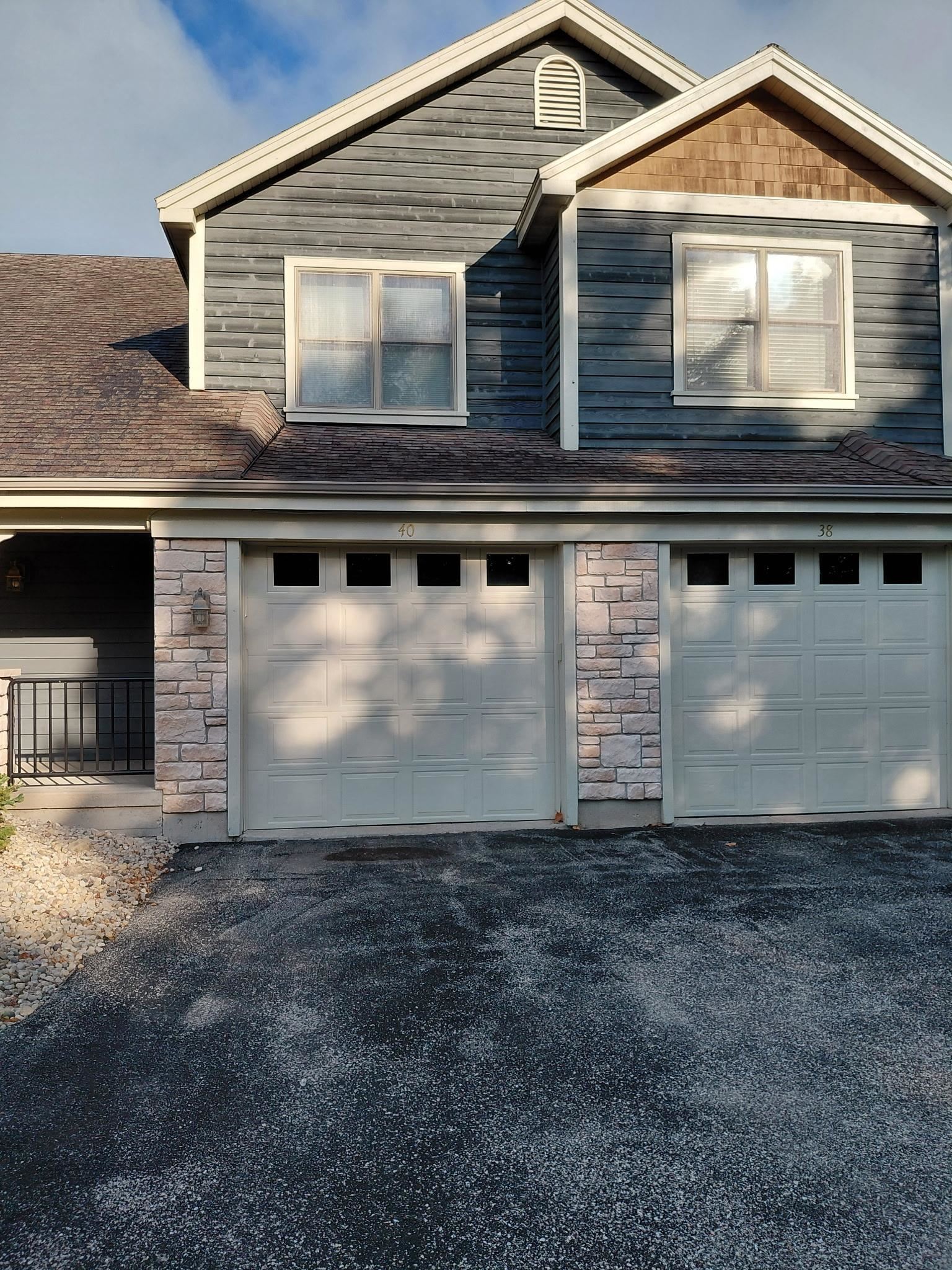 7585 Meadow Ridge Road Property Photo 1