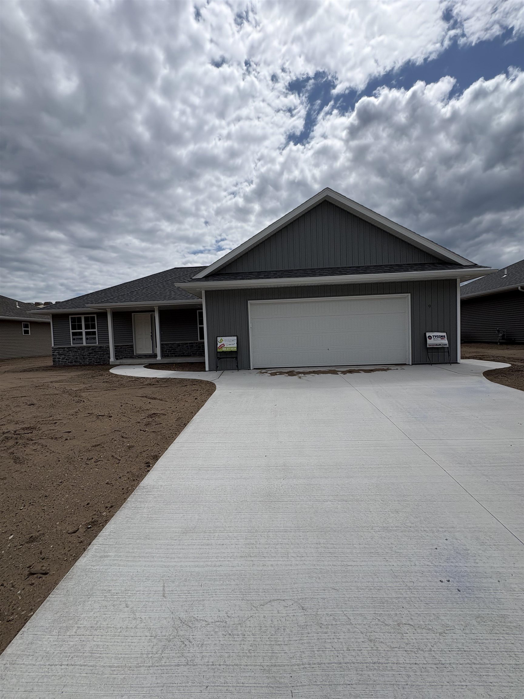 925 Constellation Way Property Photo 1