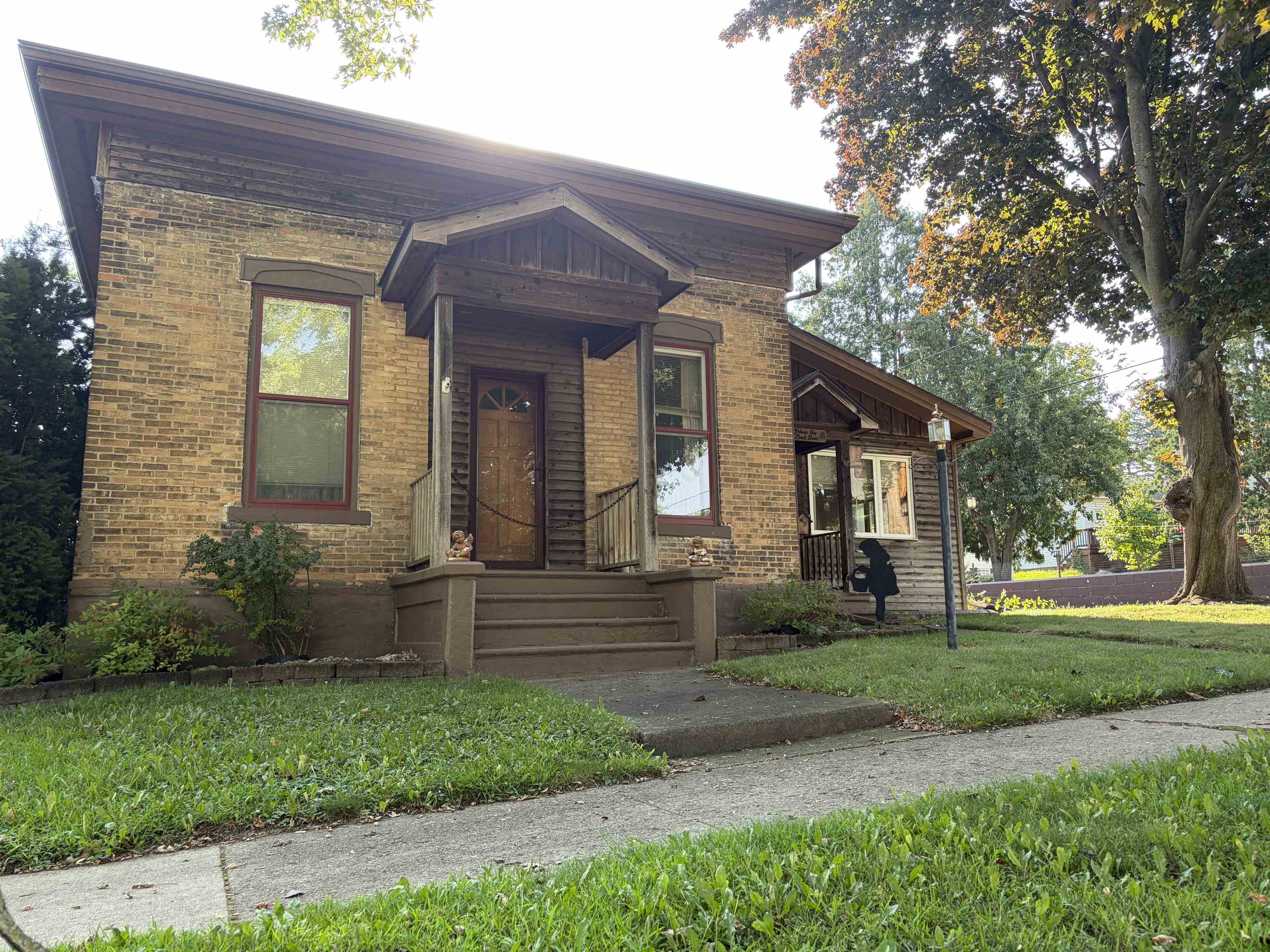 208 N Capron Street Property Photo 1