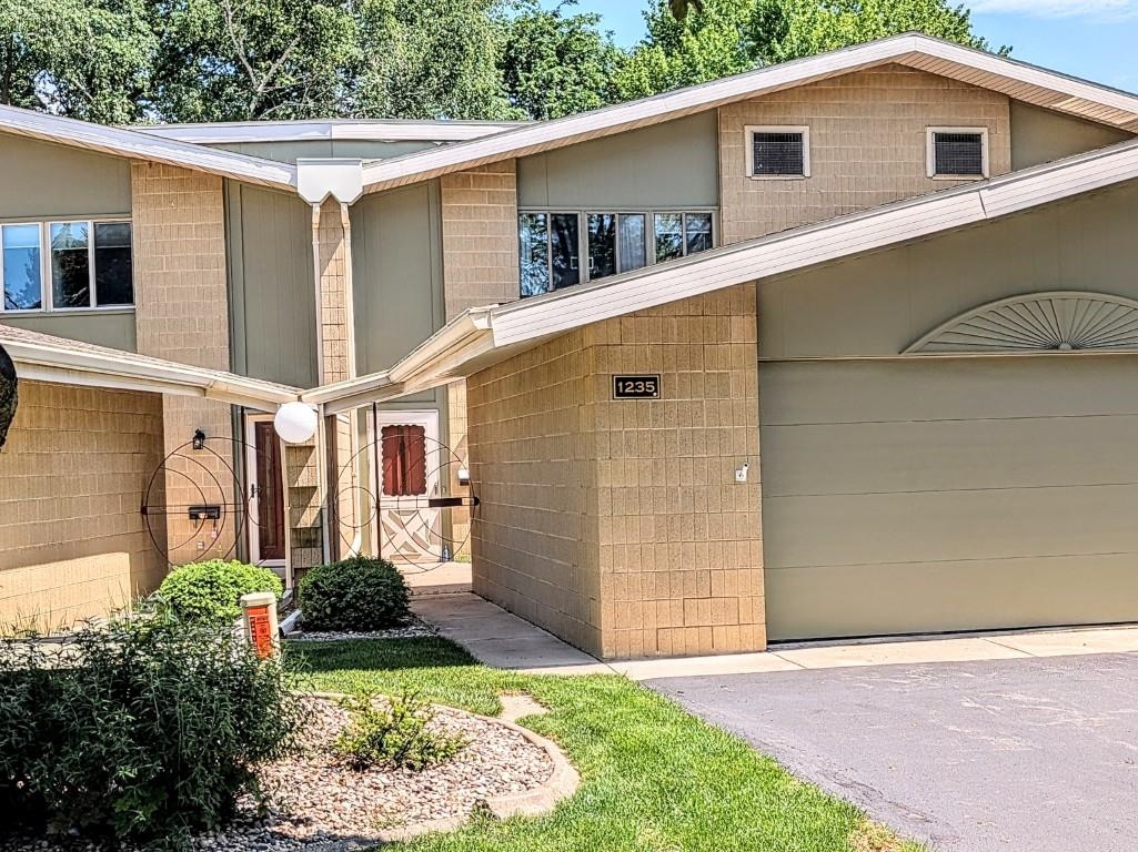 1235 W Nicolet Cercle Property Photo 1