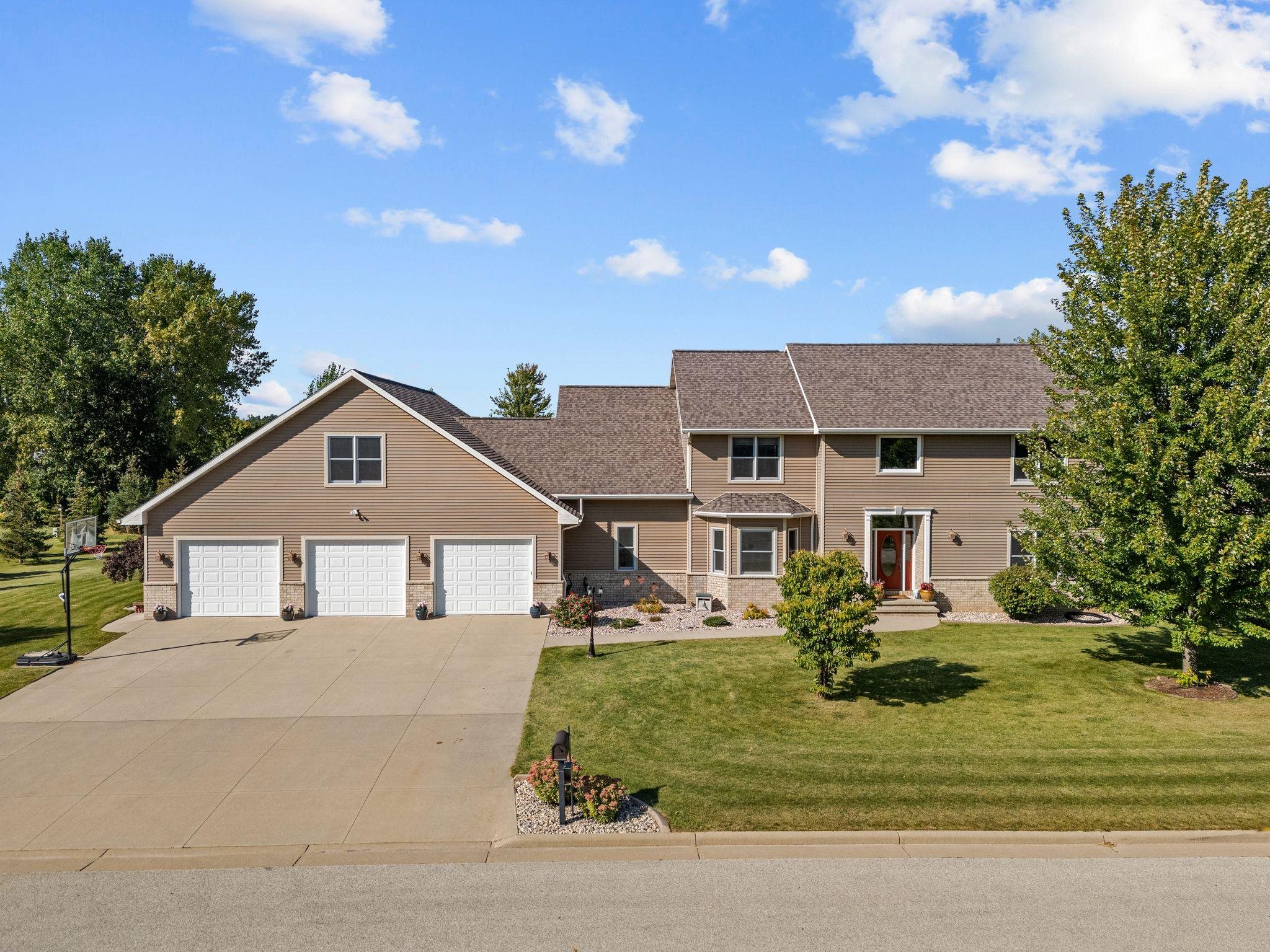 W5071 Cherrywood Court Property Photo 1
