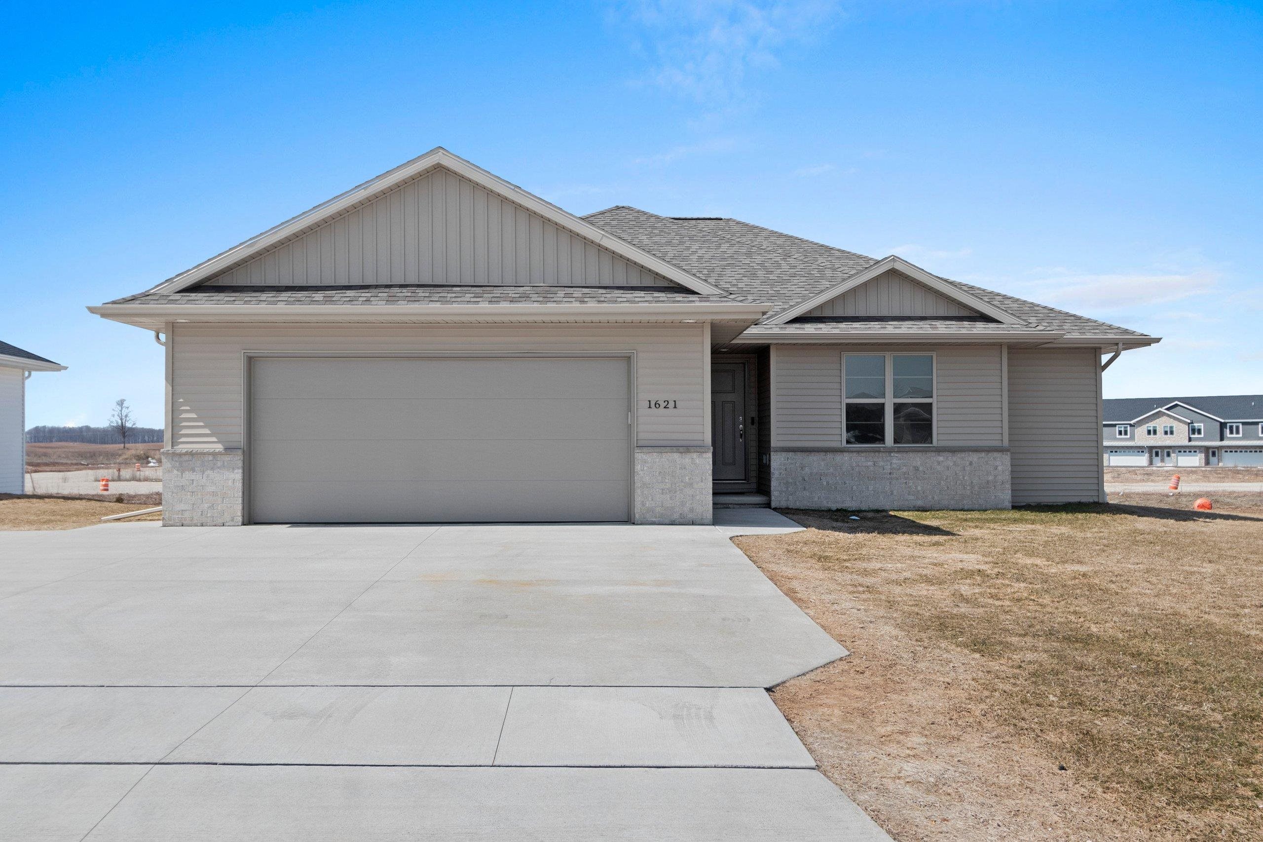 1621 Frontier Road Property Photo 1