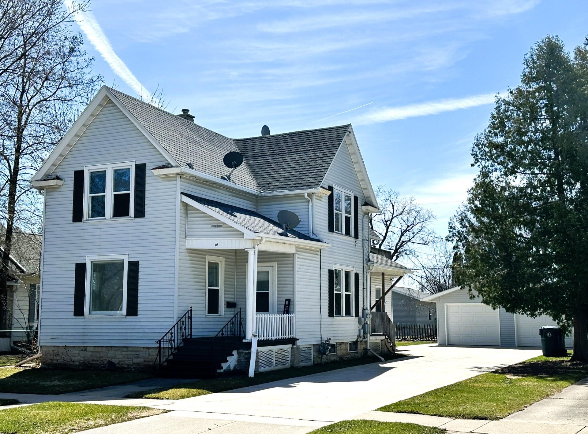 16 E 11th Street Property Photo 1