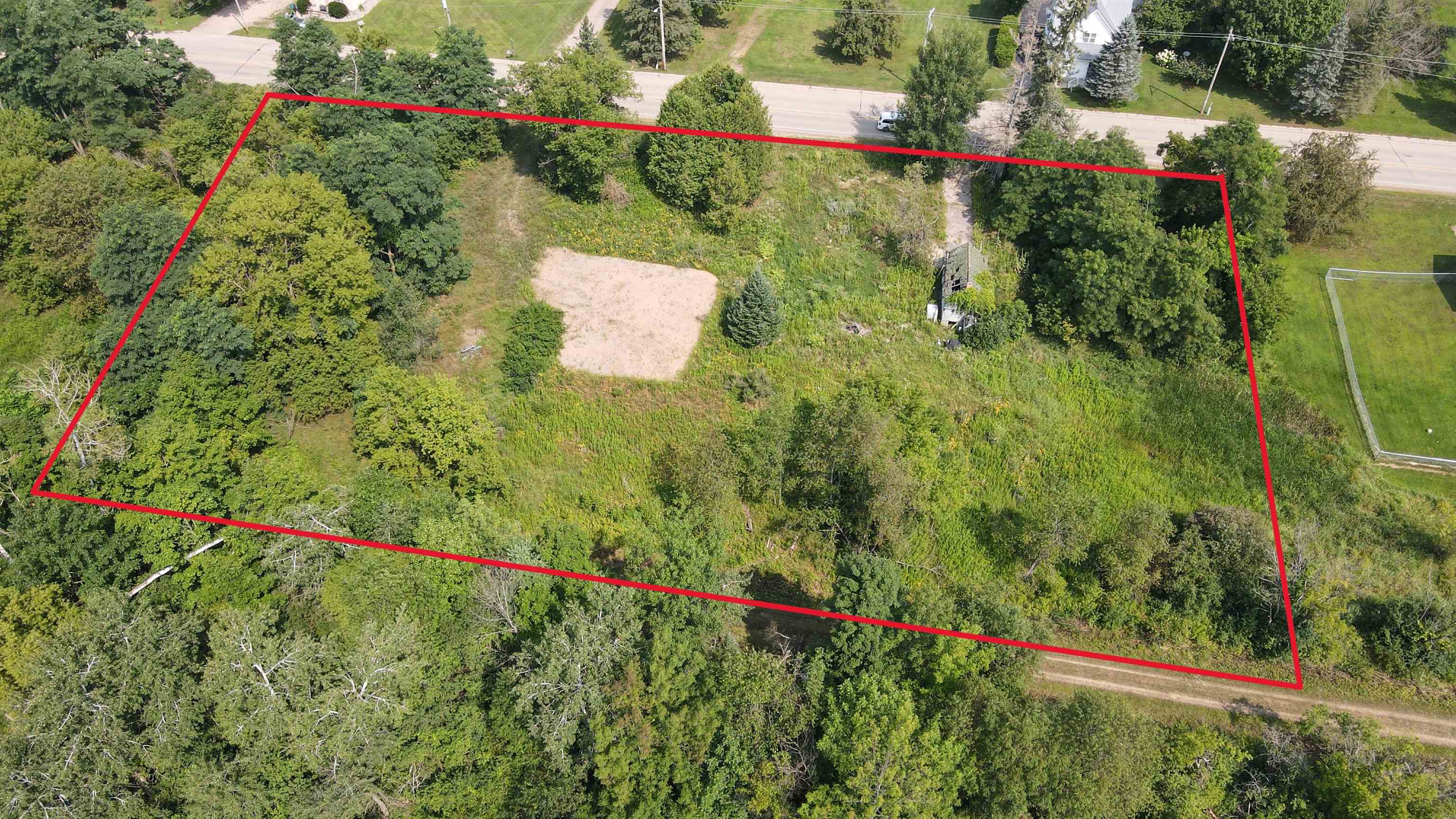 124 E Railroad Street Property Photo 1