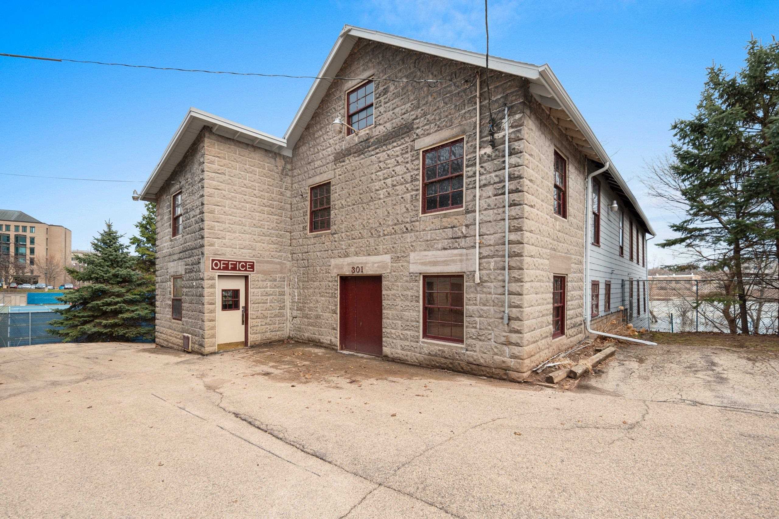 301 E Water Street Property Photo 1