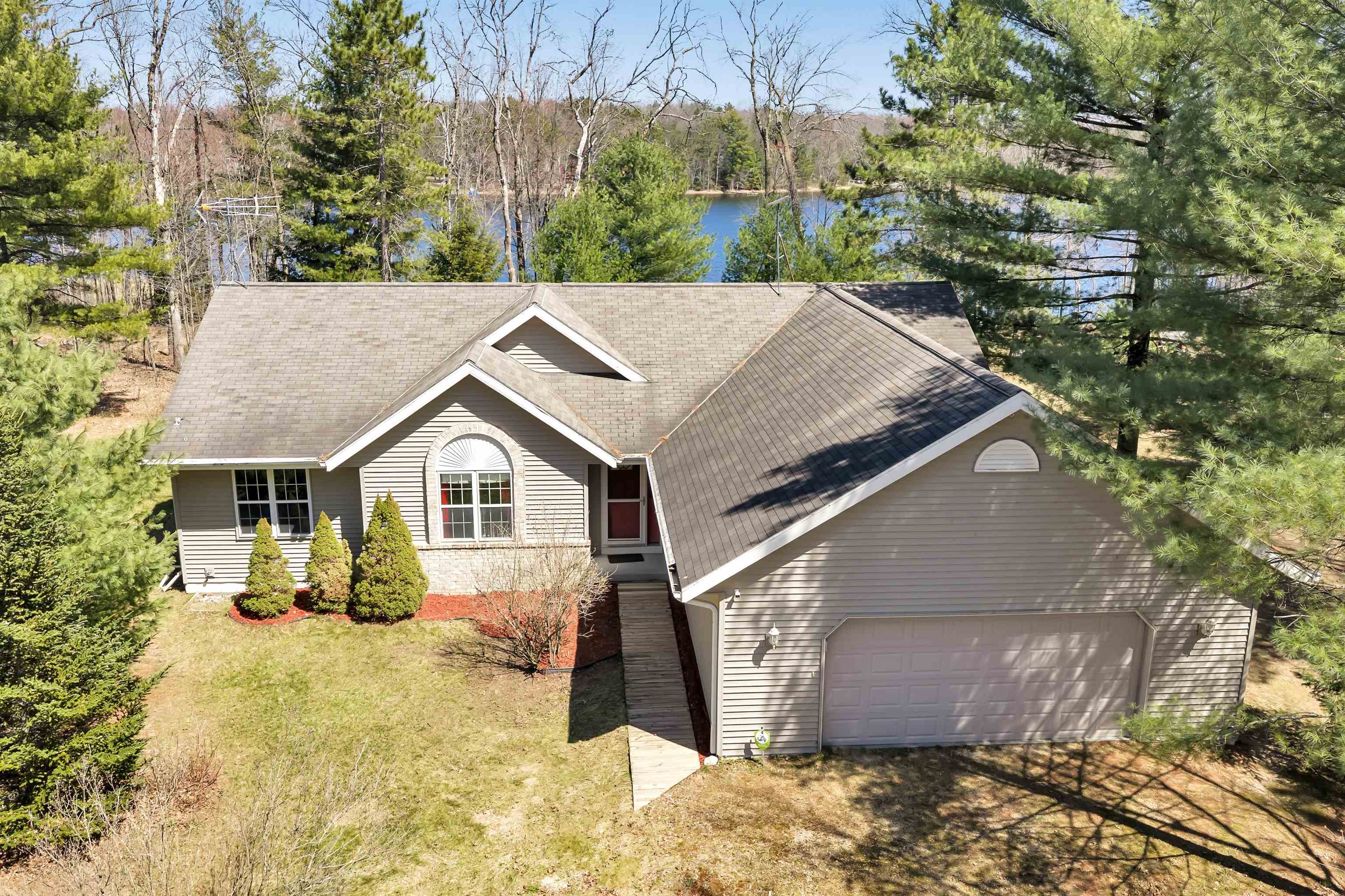 5142 Menominee Line Road Property Photo 1