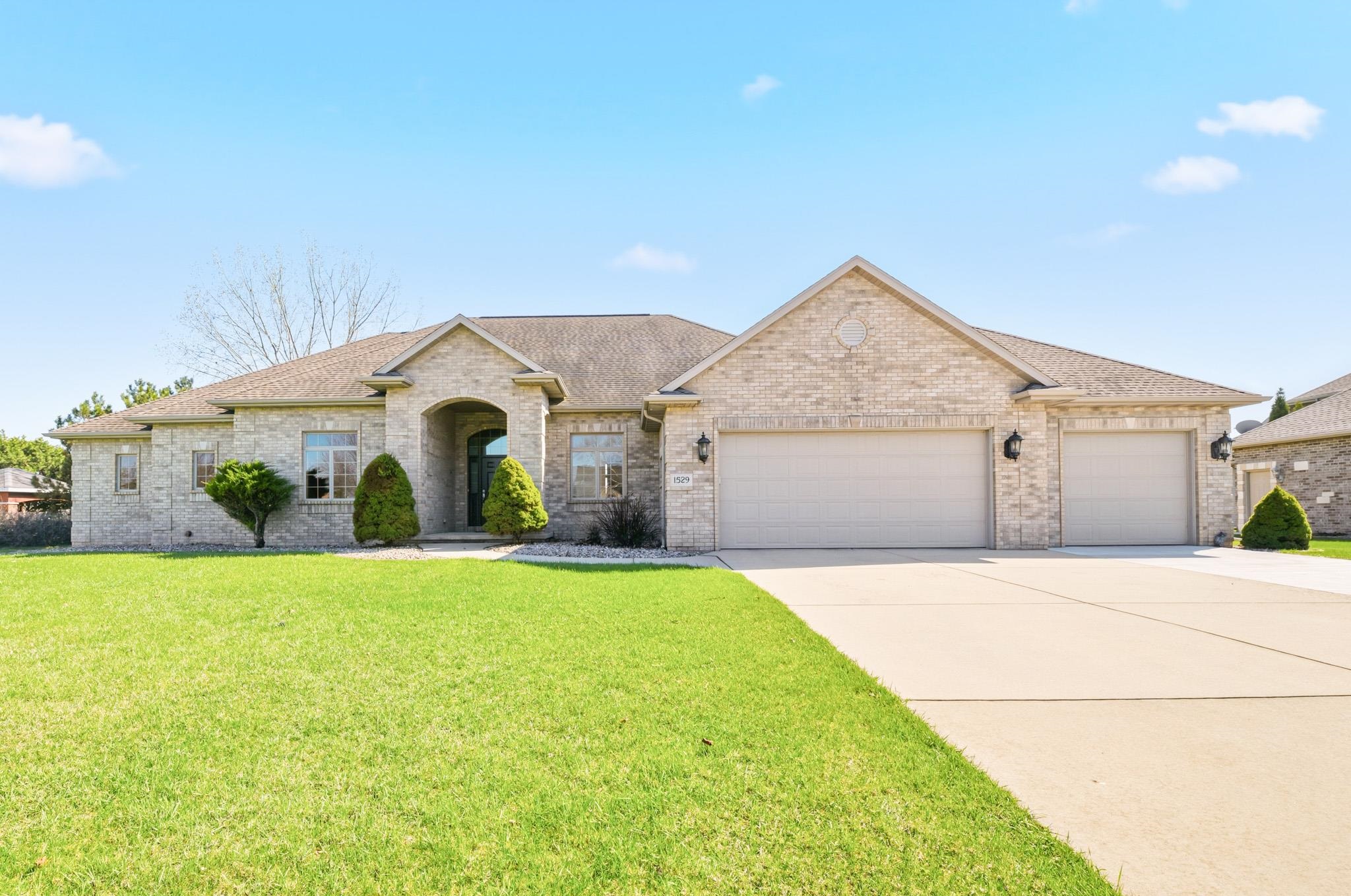 1529 SILVER MAPLE Drive