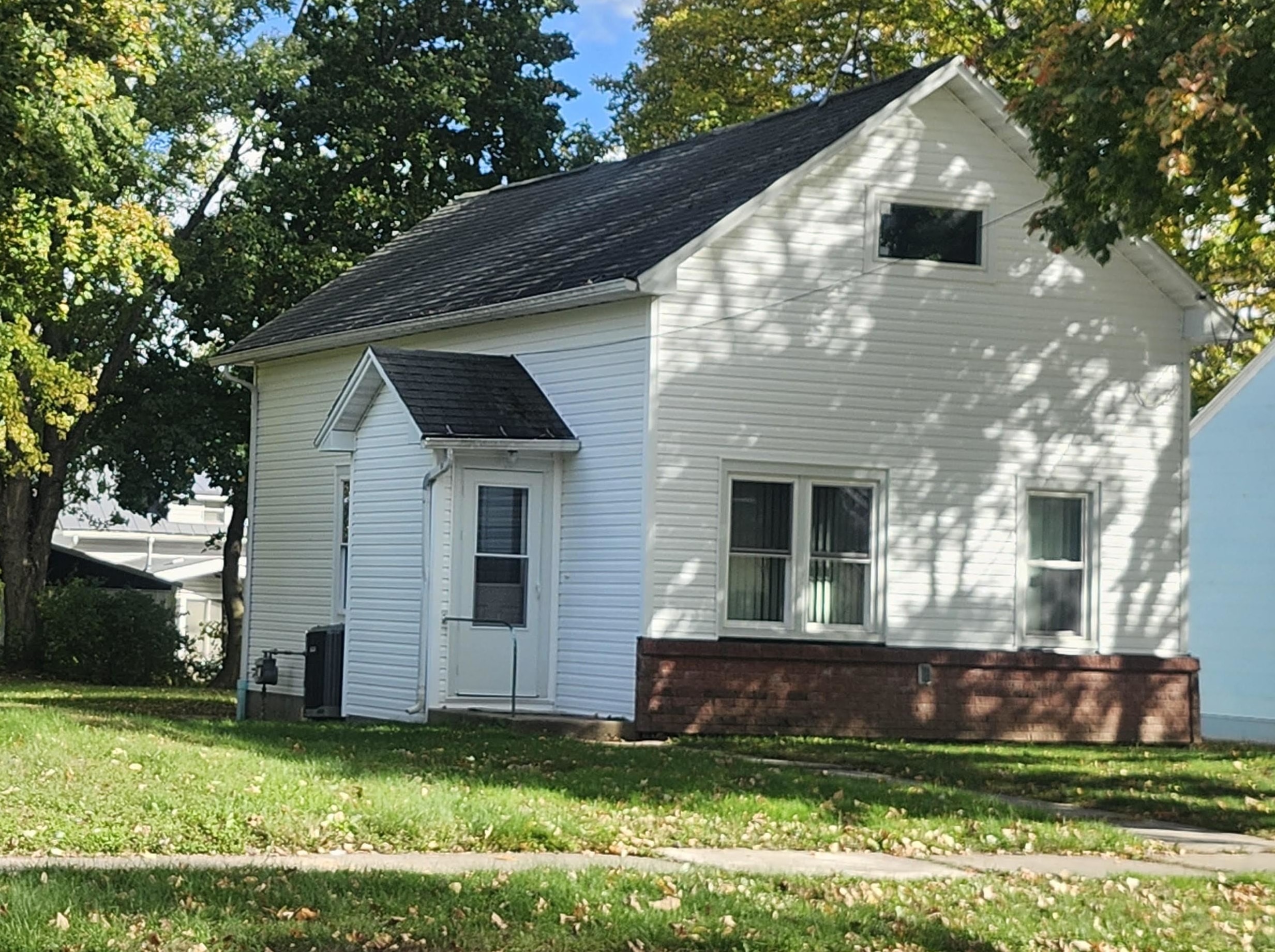 130 S ELM Avenue