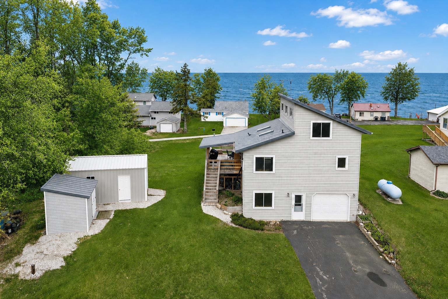 10890 N Bayshore Road Property Photo 1