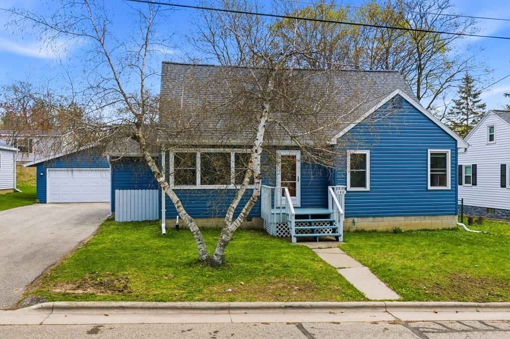 140 N 8th Place Property Photo 1