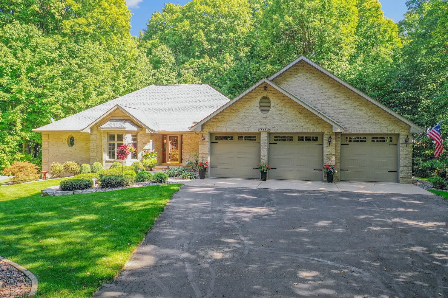 4146 DON Circle