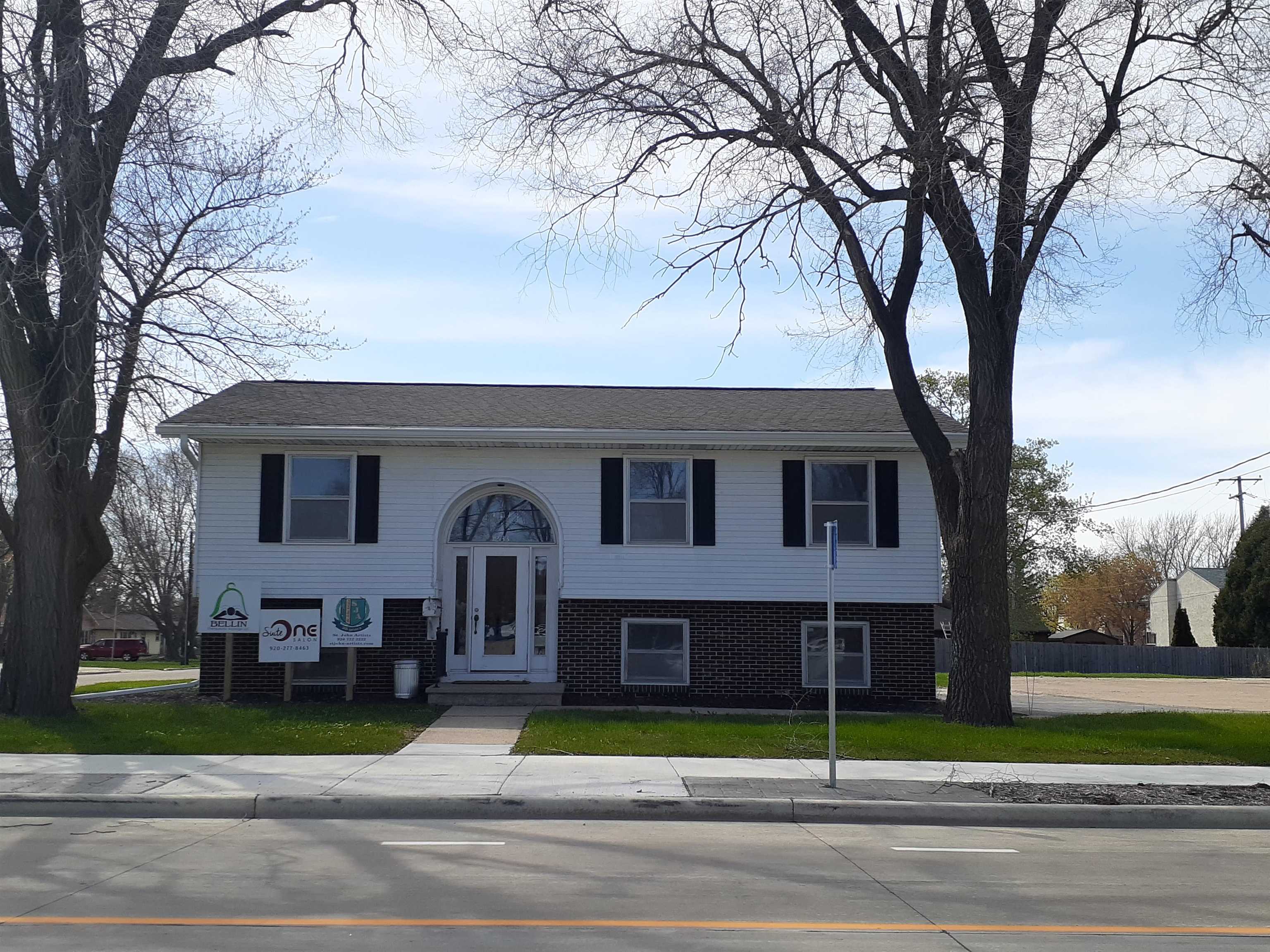 1233 S Commercial Street Property Photo 1