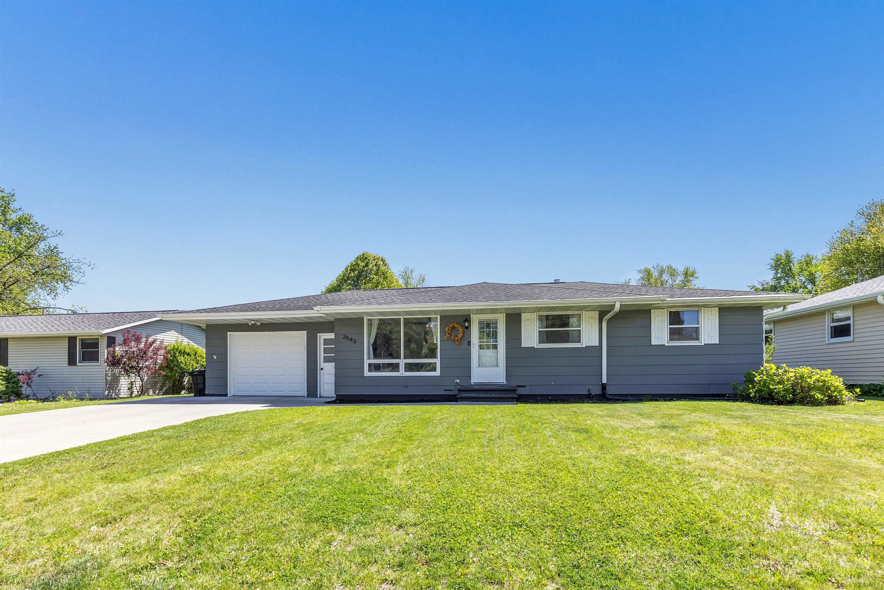2543 Shade Tree Lane Property Photo 1
