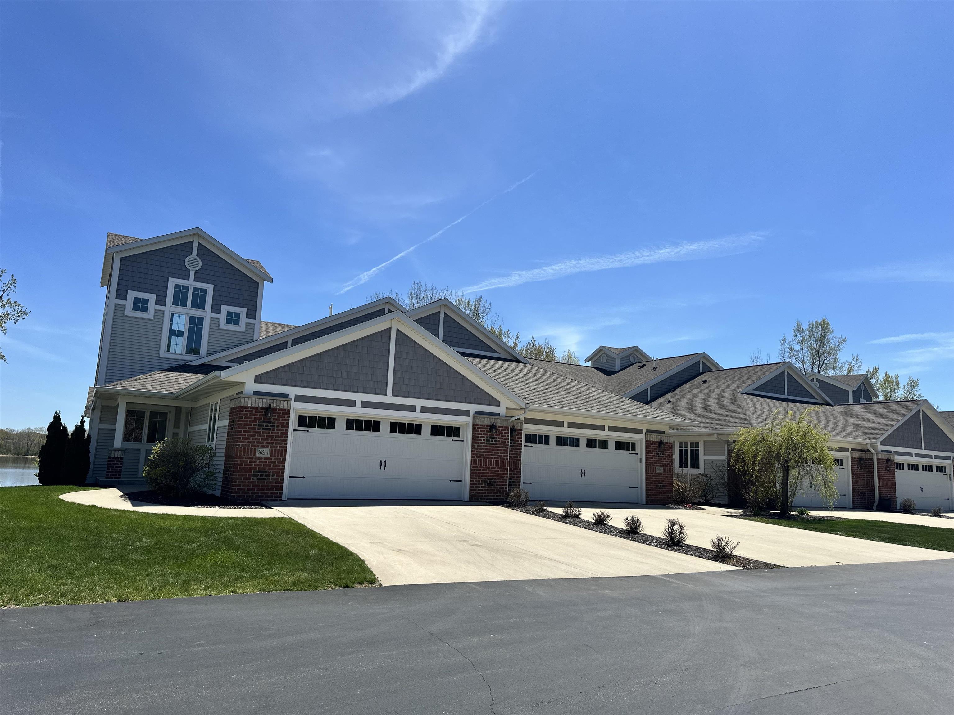 2621 BAY HARBOR Circle