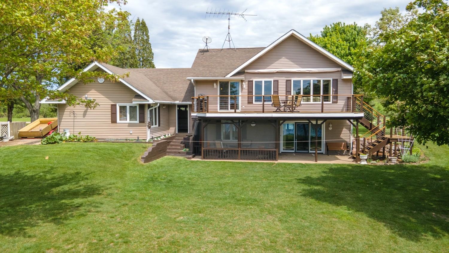 W337 County Road E Property Photo 1